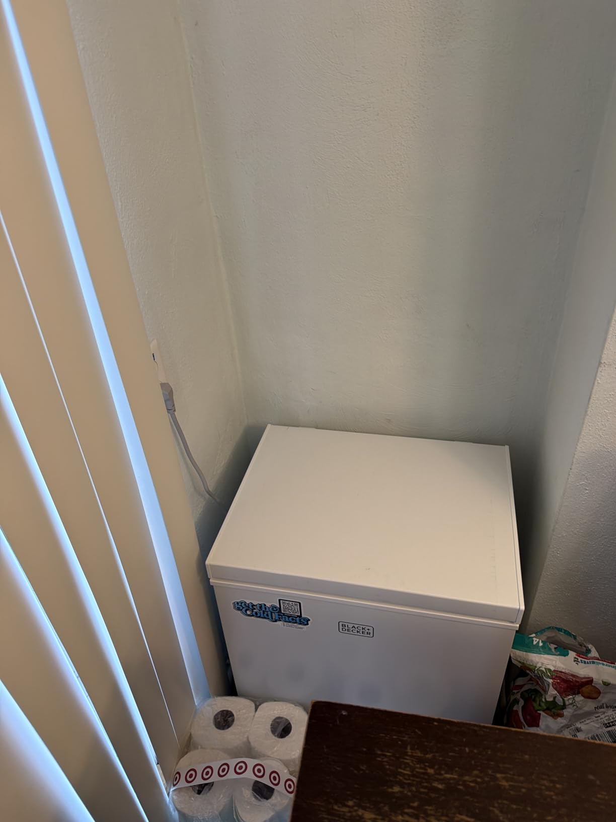 BLACK+DECKER 2.7 Cu. Ft. Compact Chest Freezer, BCFK276, White customer photo 1