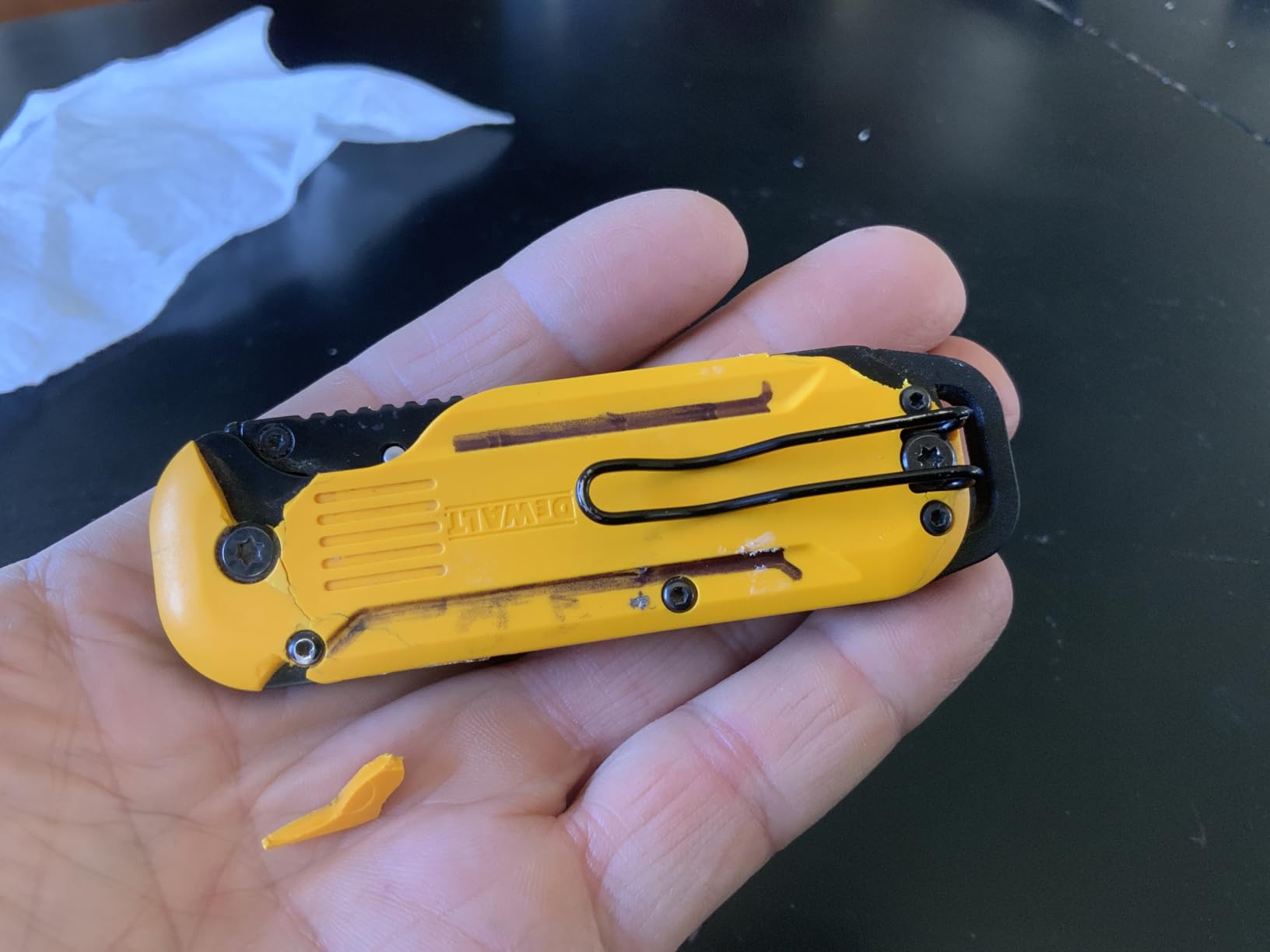 DEWALT Atomic Folding Utility Knife DWHT10990 customer photo 2