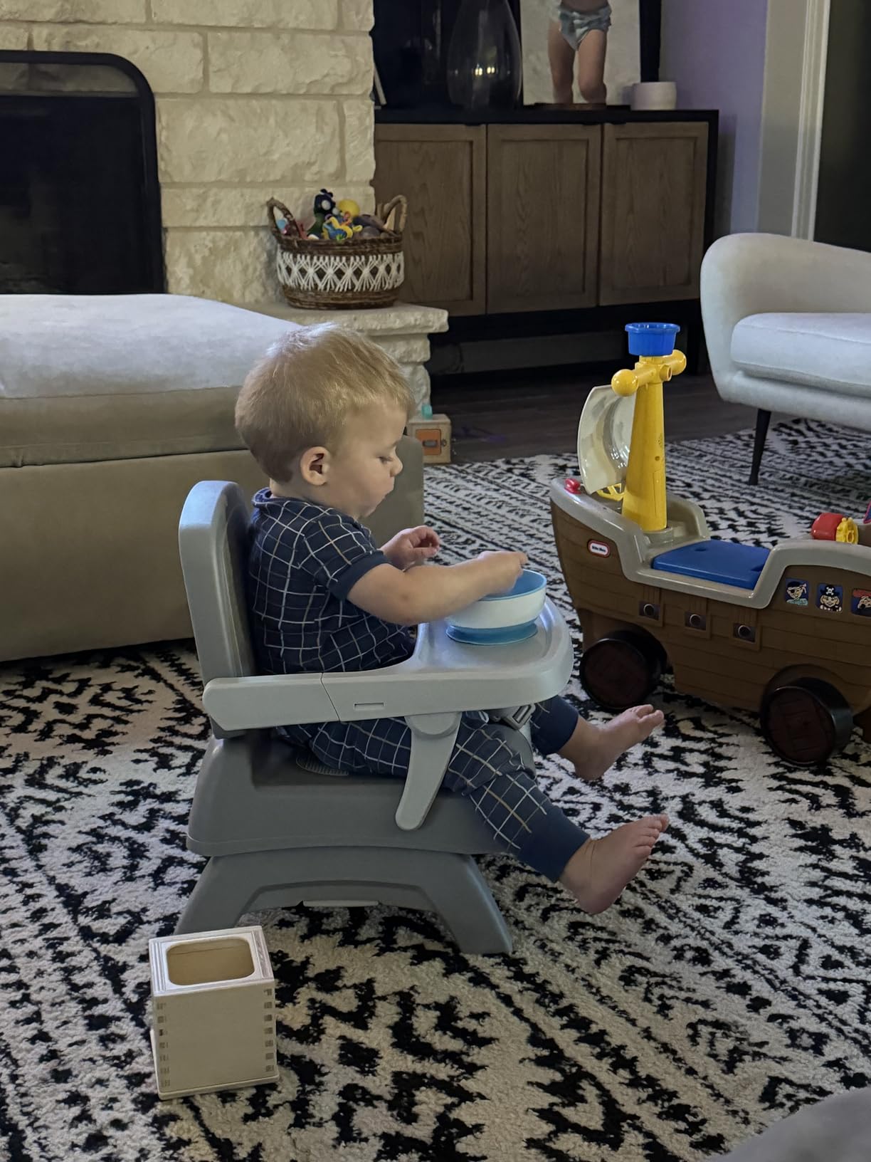 Chicco Bento Booster 3-in-1 Portable Booster Seat for Babies & Toddlers | Lightweight Multi-Use Booster, 6 Months up to 50lbs, Dishwasher-Safe Snack Tray, Sturdy Build, Compact Fold, Sage/Green customer photo 1