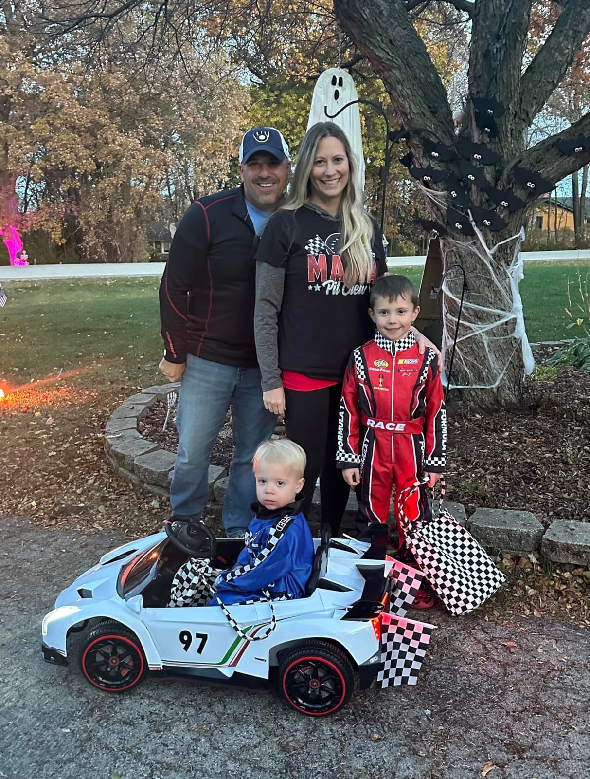 INFANS 2 Seater Kids Ride on Car, 12V 4WD Licensed Lamborghini Veneno Powered Electric Vehicle with Hydraulic Doors, Rocking Mode, Adjustable Speeds, Remote Control, MP3, Headlight (Red) customer photo 2