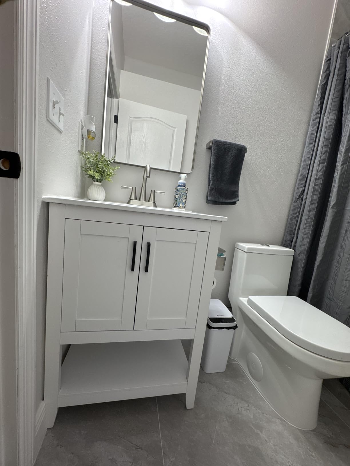 Yaheetech 24 Inch Freestanding Bathroom Vanity with Ceramic Sink, White customer photo 2