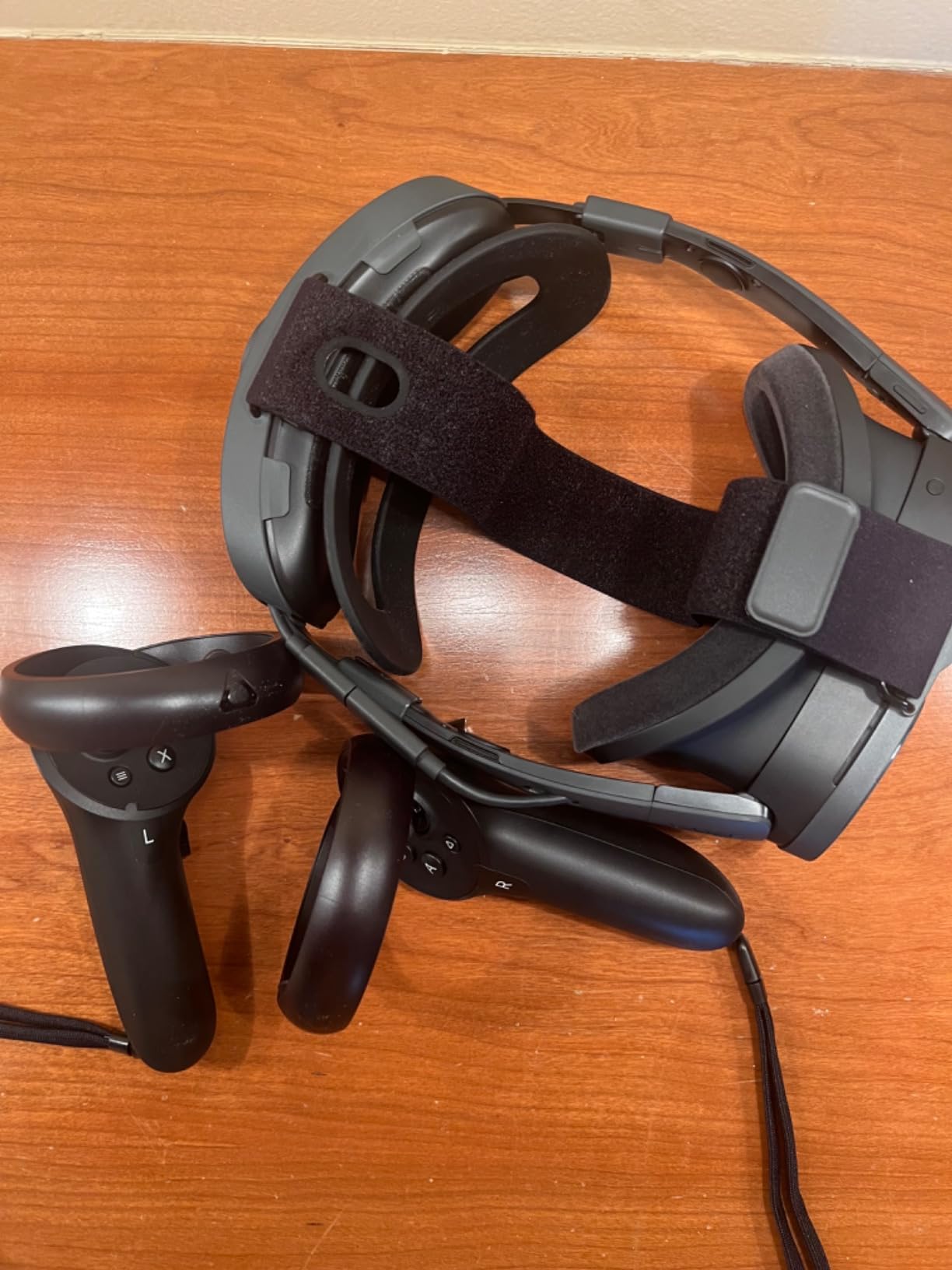 HTC Vive XR Elite with Deluxe Pack - Mixed Reality and PC VR Headset + Controllers customer photo 1