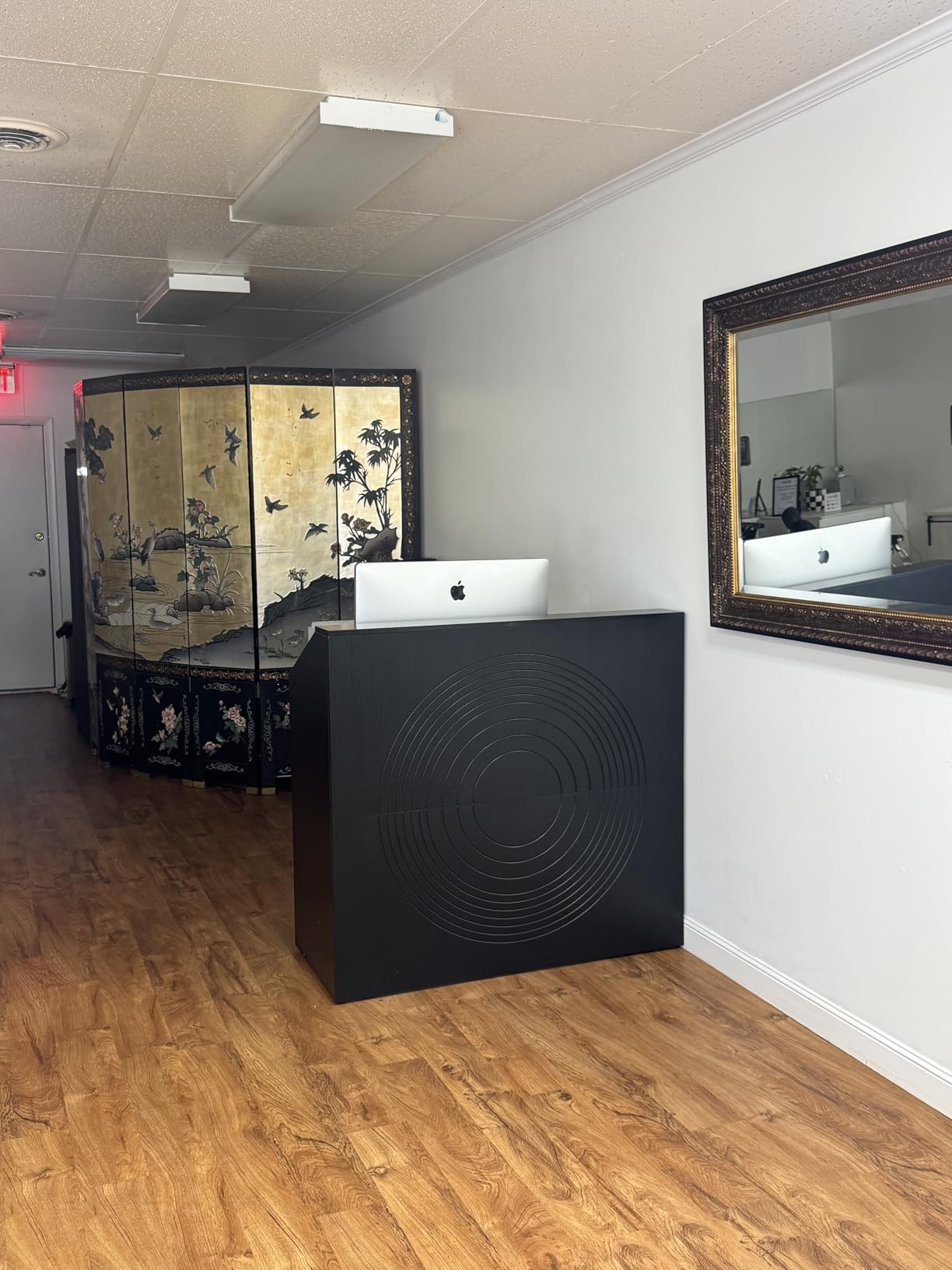 Tribesigns Reception Desk with Counter, Modern Front Desk Reception Room Table with Cable Grommet, 47 inch Retail Counter for Checkout, Lobby, Beauty Salon, Home Office Desk, Walnut customer photo 2