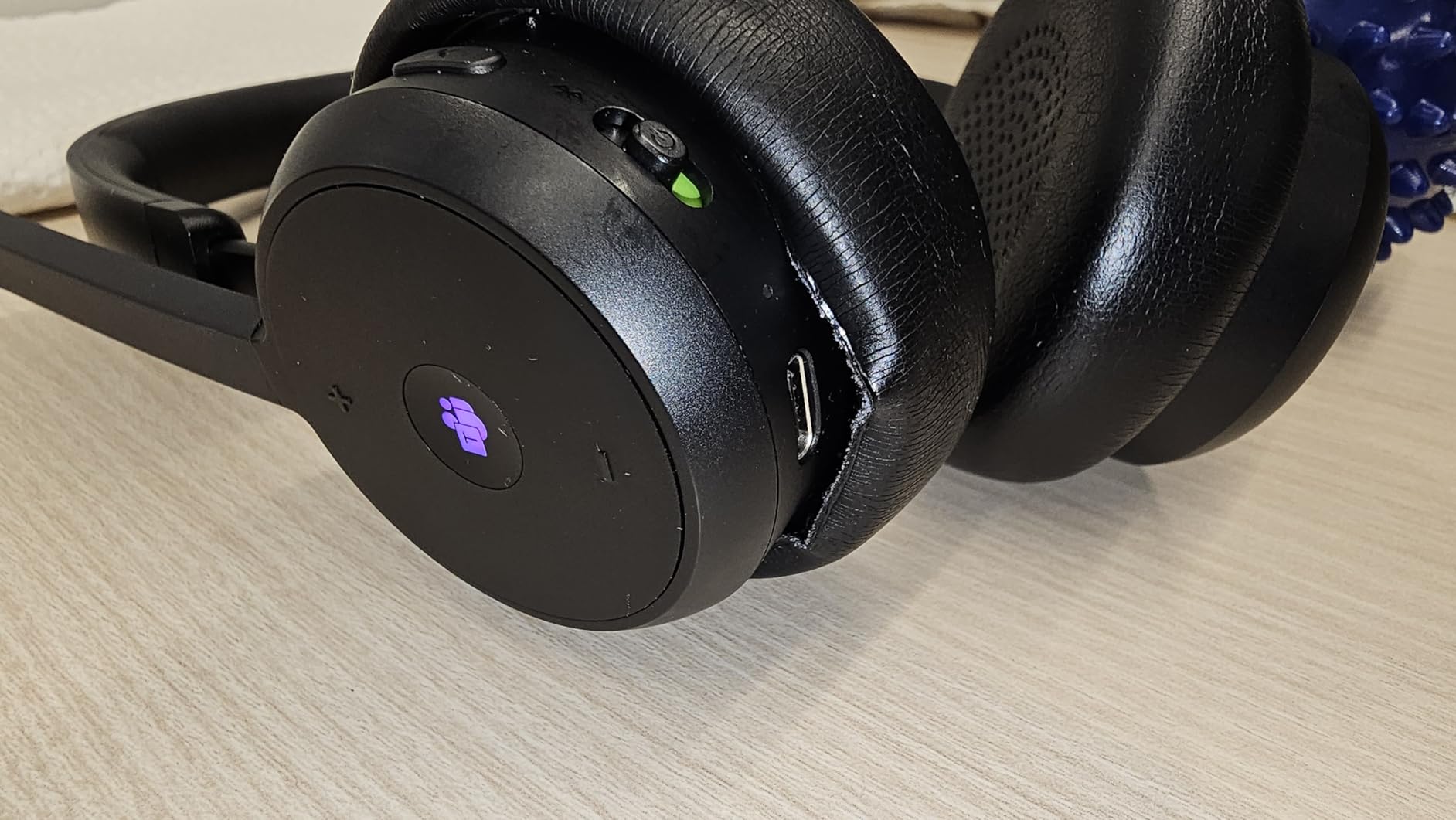 Lenovo Wireless VoIP Headset Teams Certified, Noise-Canceling Mic, Bluetooth 5.3 Multipoint, USB-A Receiver, 31-Hour Talk & 60-Hour Playback, Lightweight Over-Ear Design, Replaceable Earcups customer photo 1