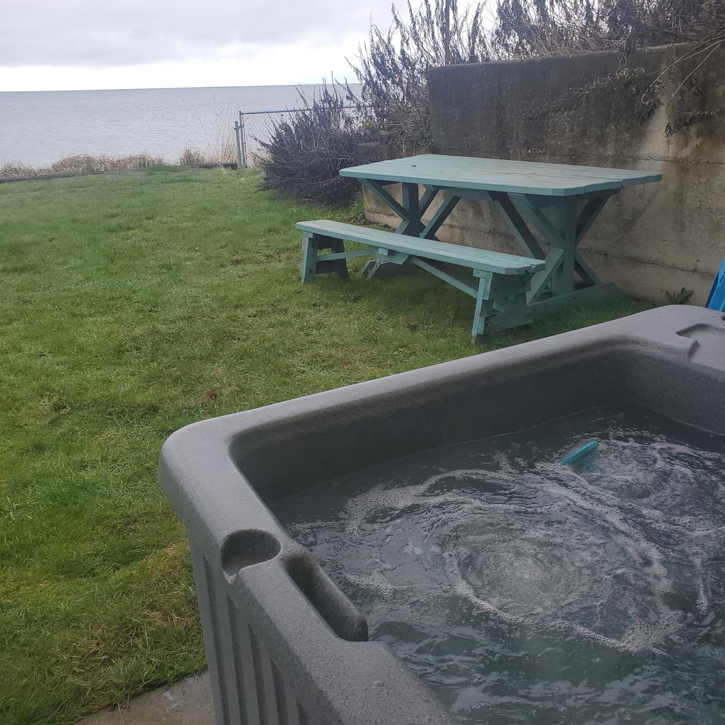 Aqualife Current 4-Adult Outdoor Hot Tub, Uses Standard Outlet, 14 Hydrotherapy Jets, Underwater Led Lighting, Cover Included customer photo 2