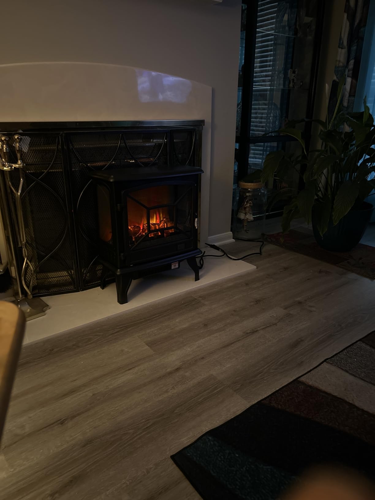 Silonn Electric Fireplace Heater, Quick Heating Portable Fireplace with App & Remote,24″ Electric Corner Fireplace Low Noise with 5 Brightness Levels,Temp Control & Timer for Living Room,Bedroom,Black customer photo 1