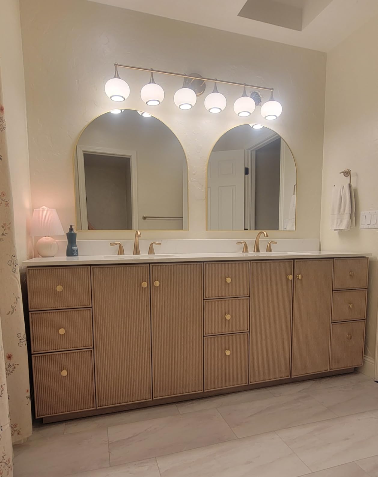 VooBang Arched Wall Mirror, 30 x 38 inch Arch Bathroom Mirror Black customer photo 2