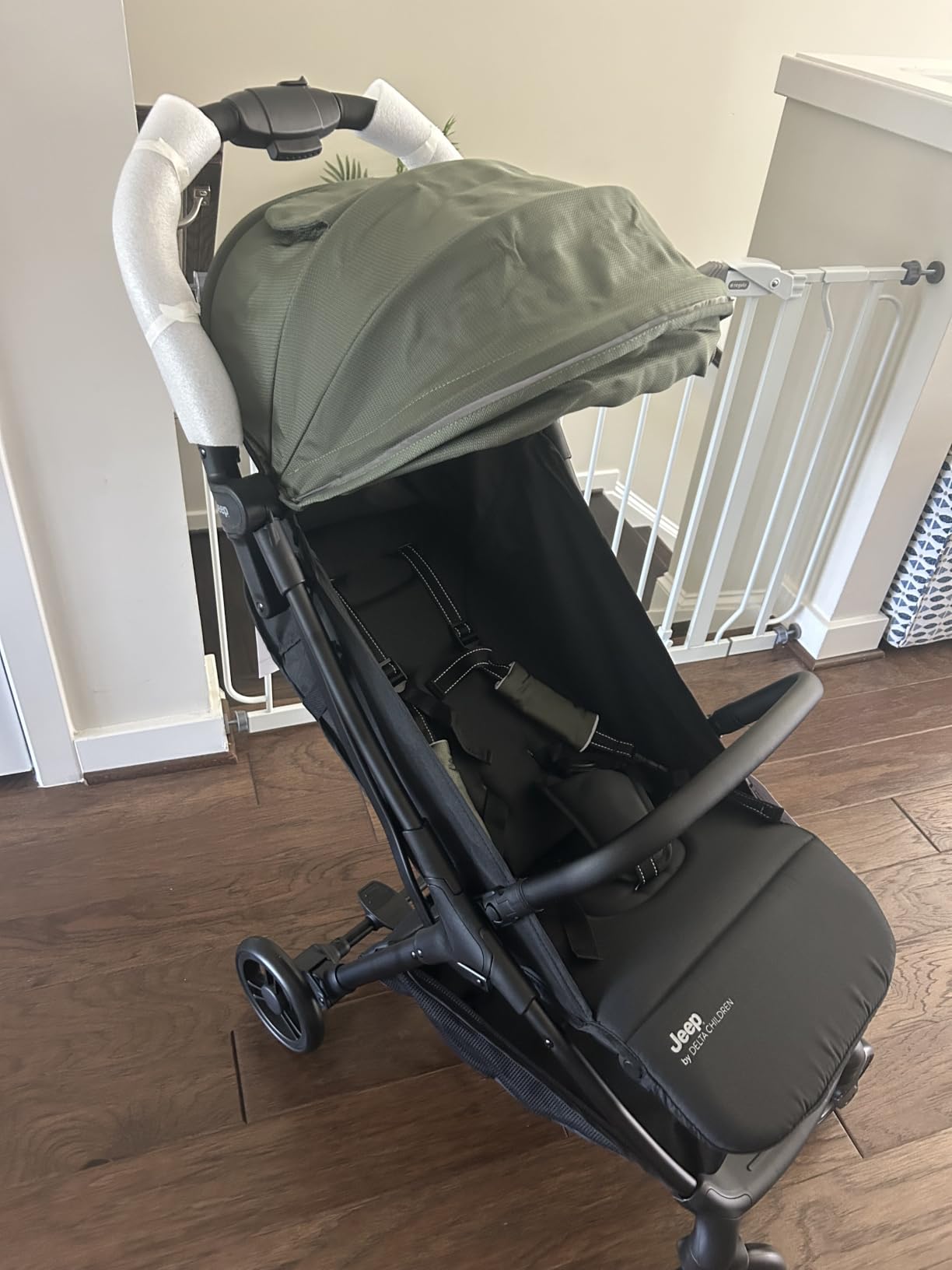 Jeep Altitude Compact Travel Stroller by Delta Children Greenguard Gold, Easy One Hand Fold, Lightweight, Extendable Canopy with Peek-a-Boo Window, Reclining Seat, 4 Wheel Suspension, Black customer photo 2