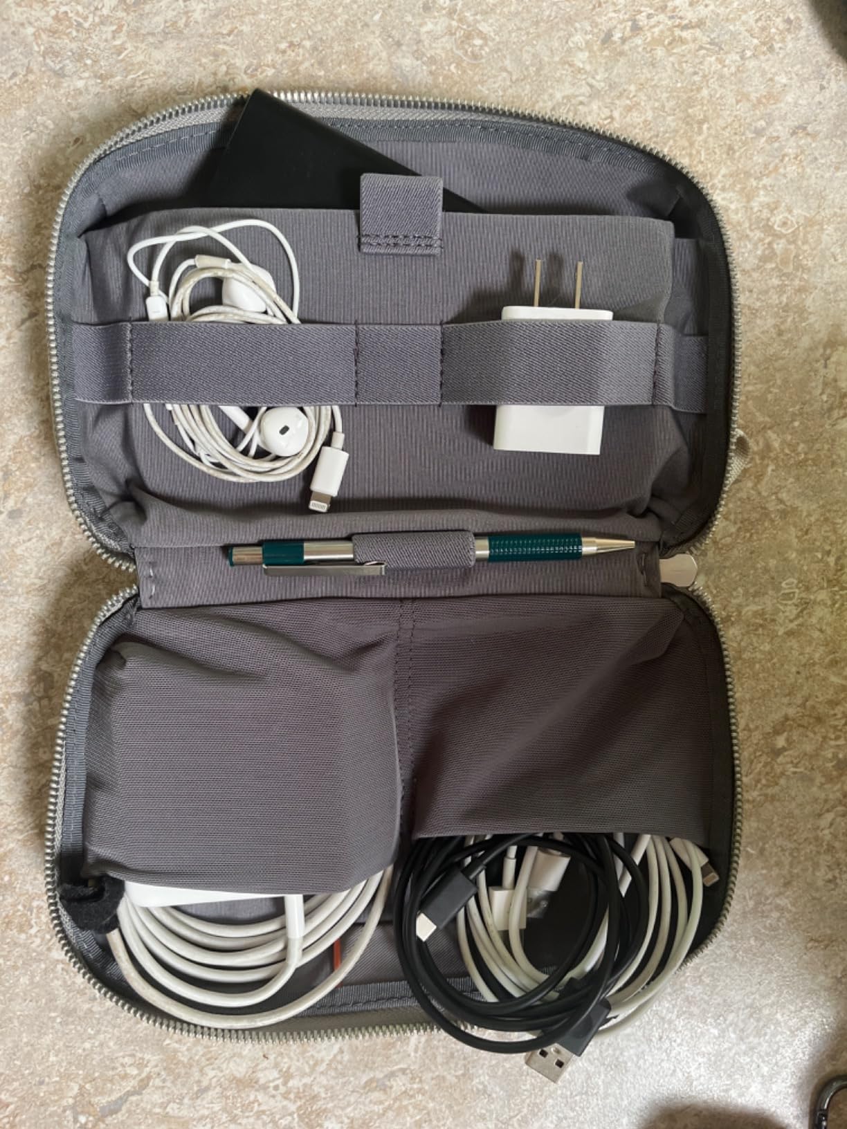 Bellroy Tech Kit (Tech Accessories Organizer Pouch, Zipper Closure Design, Stores Power Bank, Phone Charger, Cables & More, Internal) customer photo 1