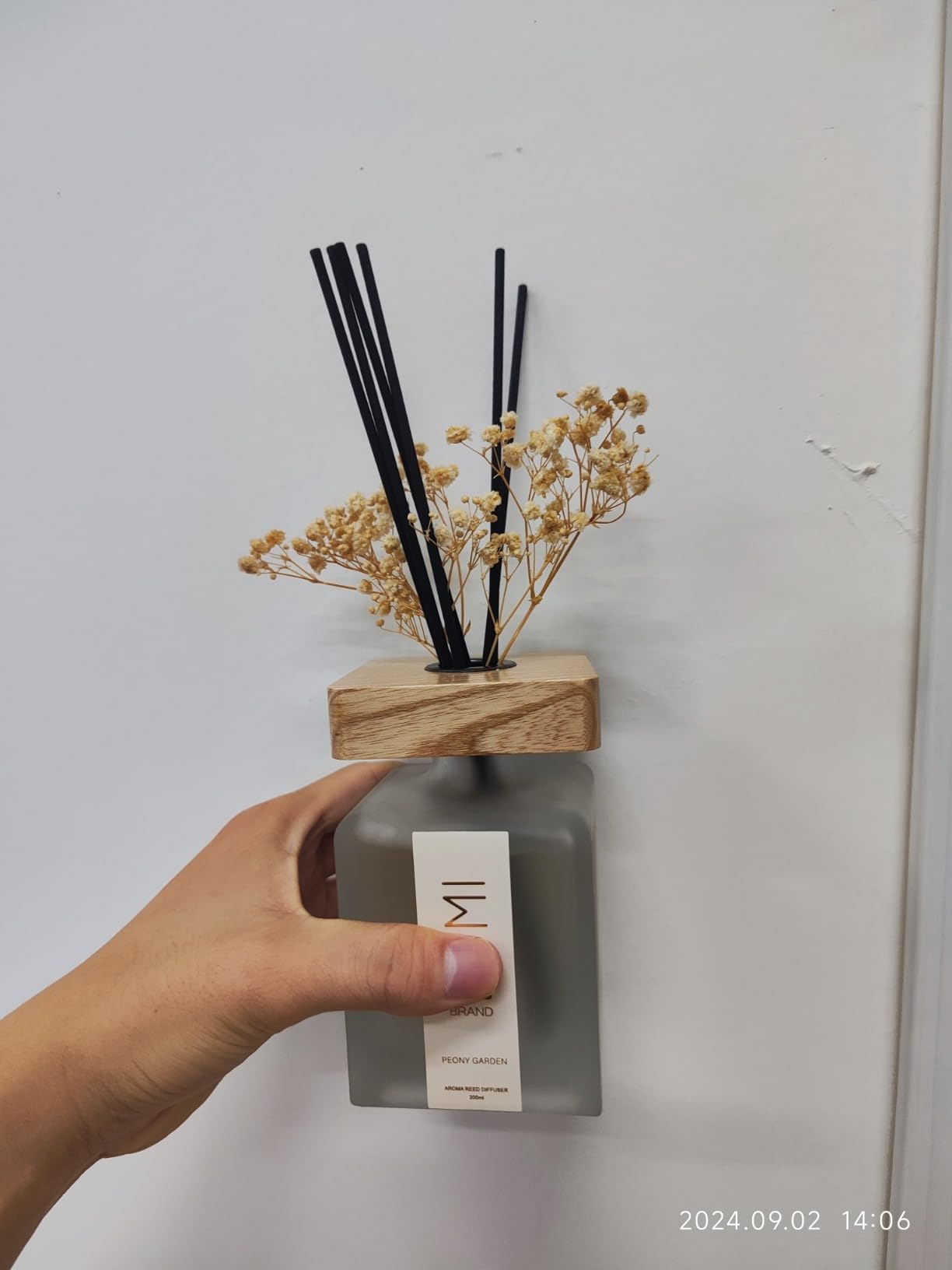 Luxury Aroma Gift Set | Peony Garden Scent - Reed Diffuser, Wood Wick Soy Candle, Room Spray | Includes Dried Flowers & 8 Reeds | Luxurious Fragrance for Home Decor customer photo 1