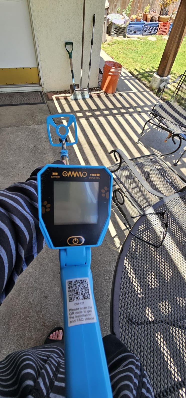 OMMO Kids Metal Detector with Funny LCD Display, Adjustable Height(Azure) customer photo 2
