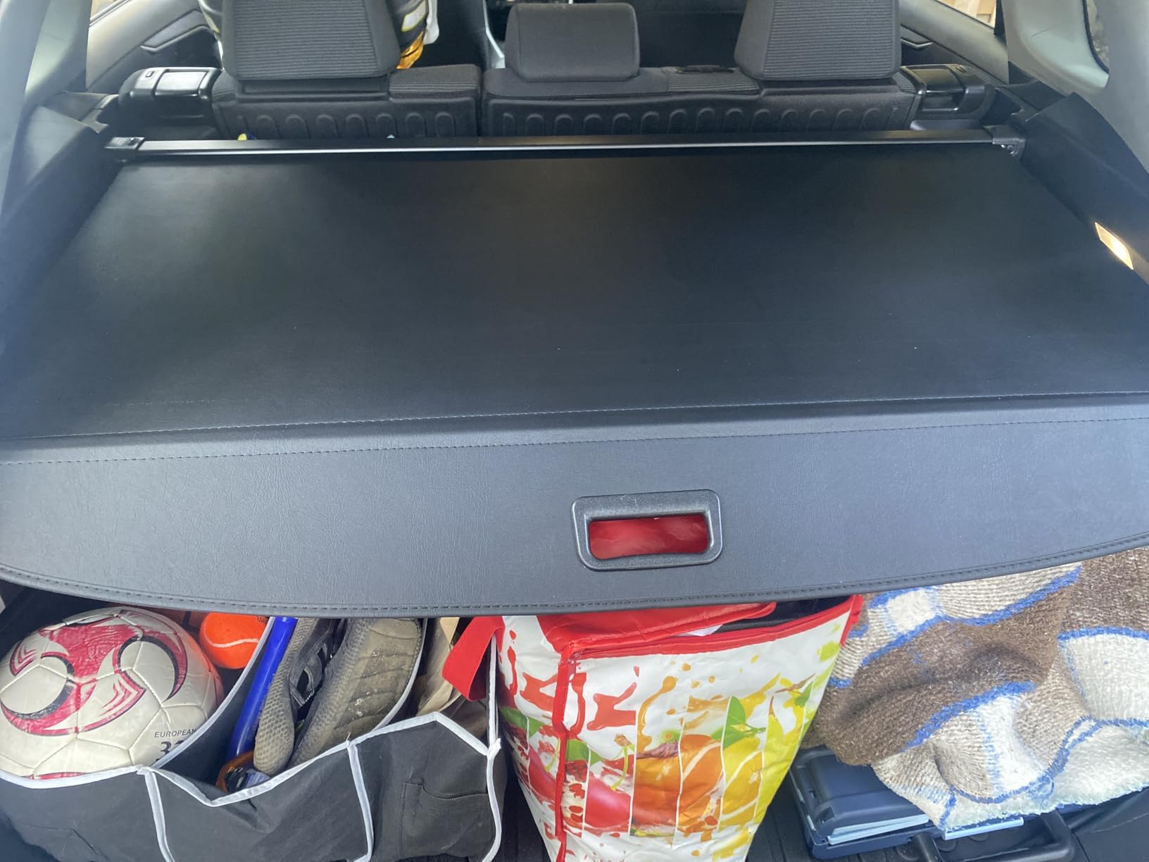 VEVOR Retractable Cargo Cover for Toyota, Upgraded Waterproof Trunk Cover Security Shield Shade for Toyota RAV4 2019-2025 5-Seater, UV Resistant Rear Trunk Cover, Aluminum Alloy & PVC Leather Texture customer photo 2