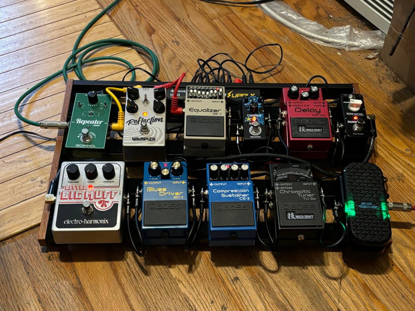 Donner Guitar Pedal Board with Built-in Power Supply | Aluminium Alloy Effects Pedalboard, DB-P300, 3.4Lb, 19.7