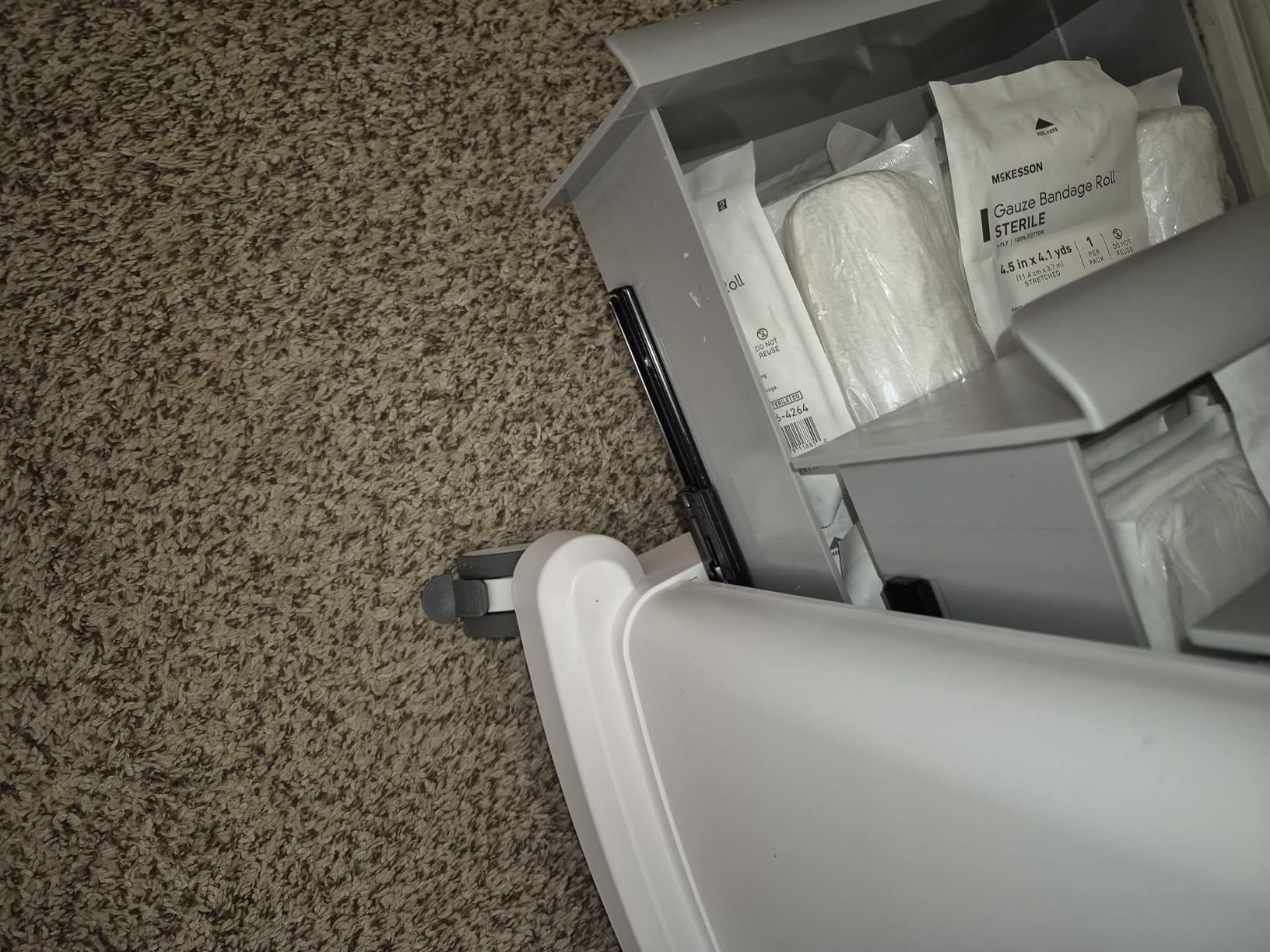 VEVOR Medical Cart with 3 Drawers and Top Tray, 4-Tier Rolling Utility Cart customer photo 1