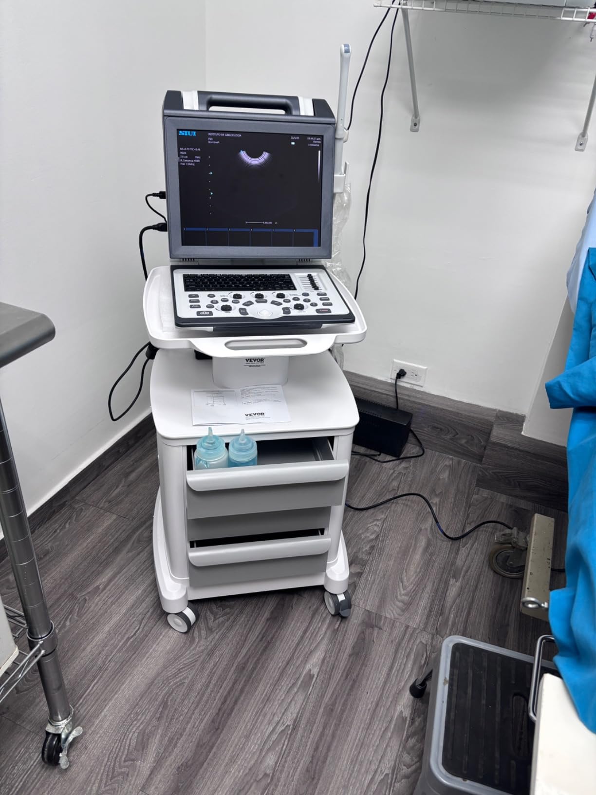 VEVOR Medical Cart with 3 Drawers and Top Tray, 4-Tier Rolling Utility Cart customer photo 2