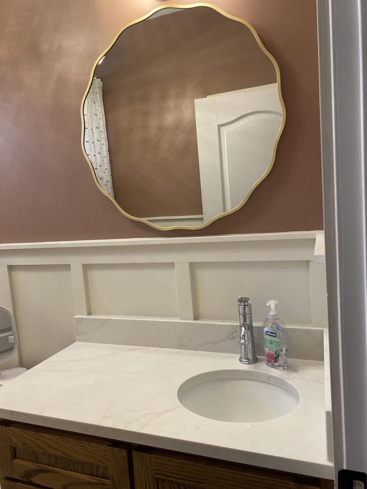 WallBeyond Round Wavy Mirror for Wall Decorative 20 inch, Modern Round Mirror Aluminum Frame for Bathroom Bedroom Living Room Home House Office Entryway, Gold customer photo 1