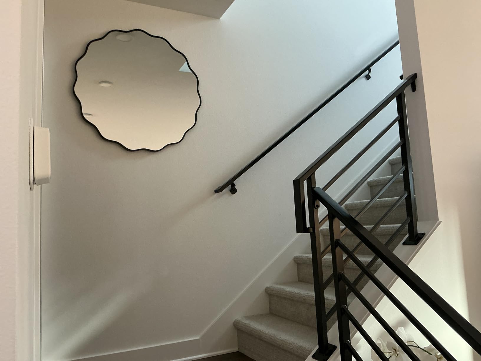 WallBeyond Round Wavy Mirror for Wall Decorative 20 inch, Modern Round Mirror Aluminum Frame for Bathroom Bedroom Living Room Home House Office Entryway, Gold customer photo 2