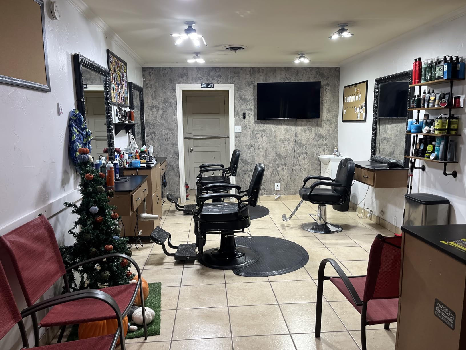 Winado Heavy Duty Vintage Recline Barber Chair, Brown - Square Backrest customer photo 1