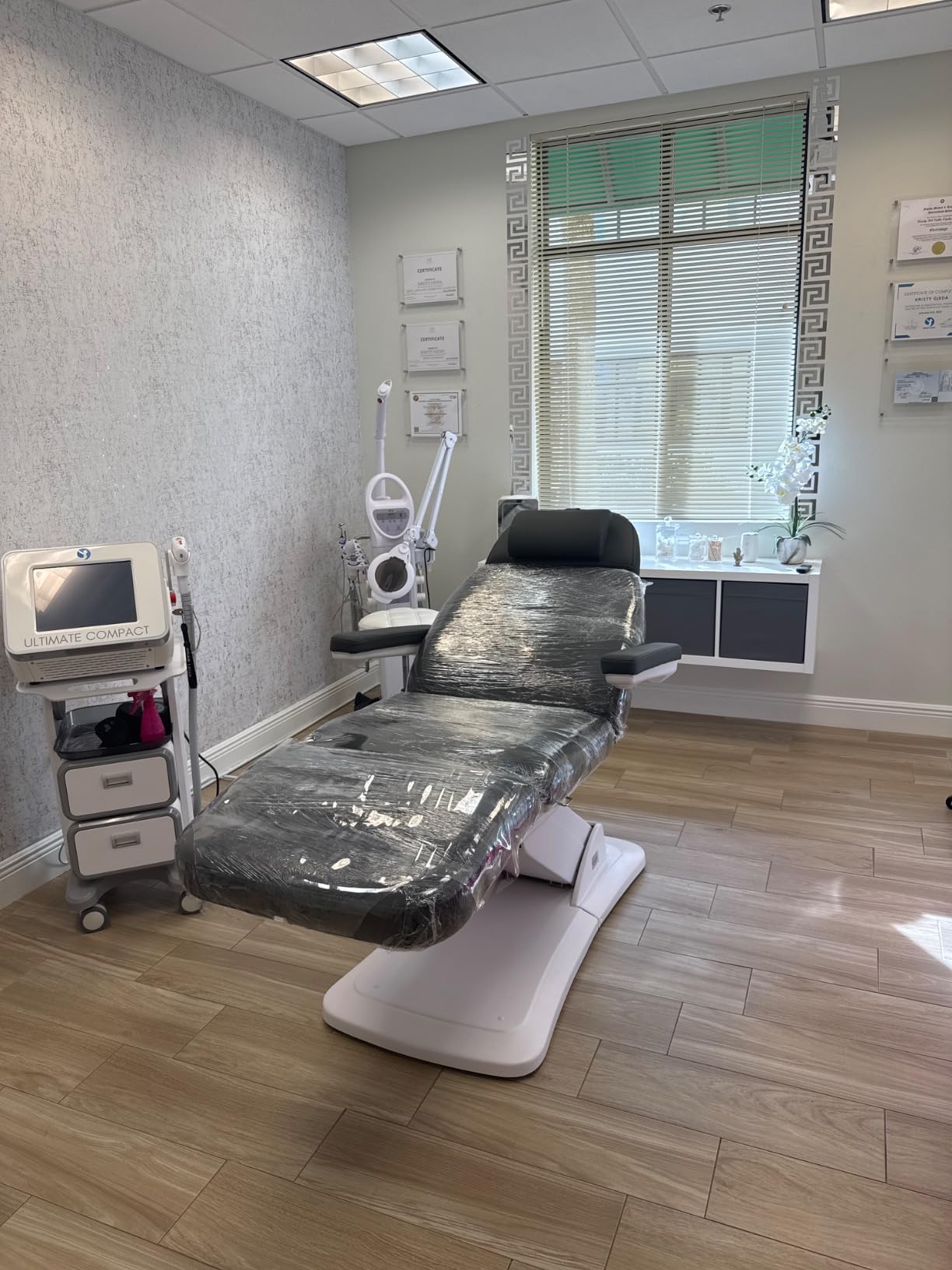 Insight Med Spa Chair, Electric Medical Exam Table, Sand customer photo 1