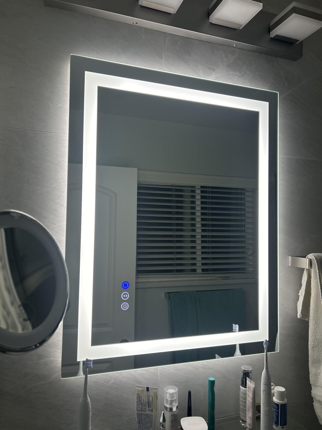 60x40 LED Bathroom Mirror, Dual Lit Anti-Fog Wall Vanity Mirror customer photo 1