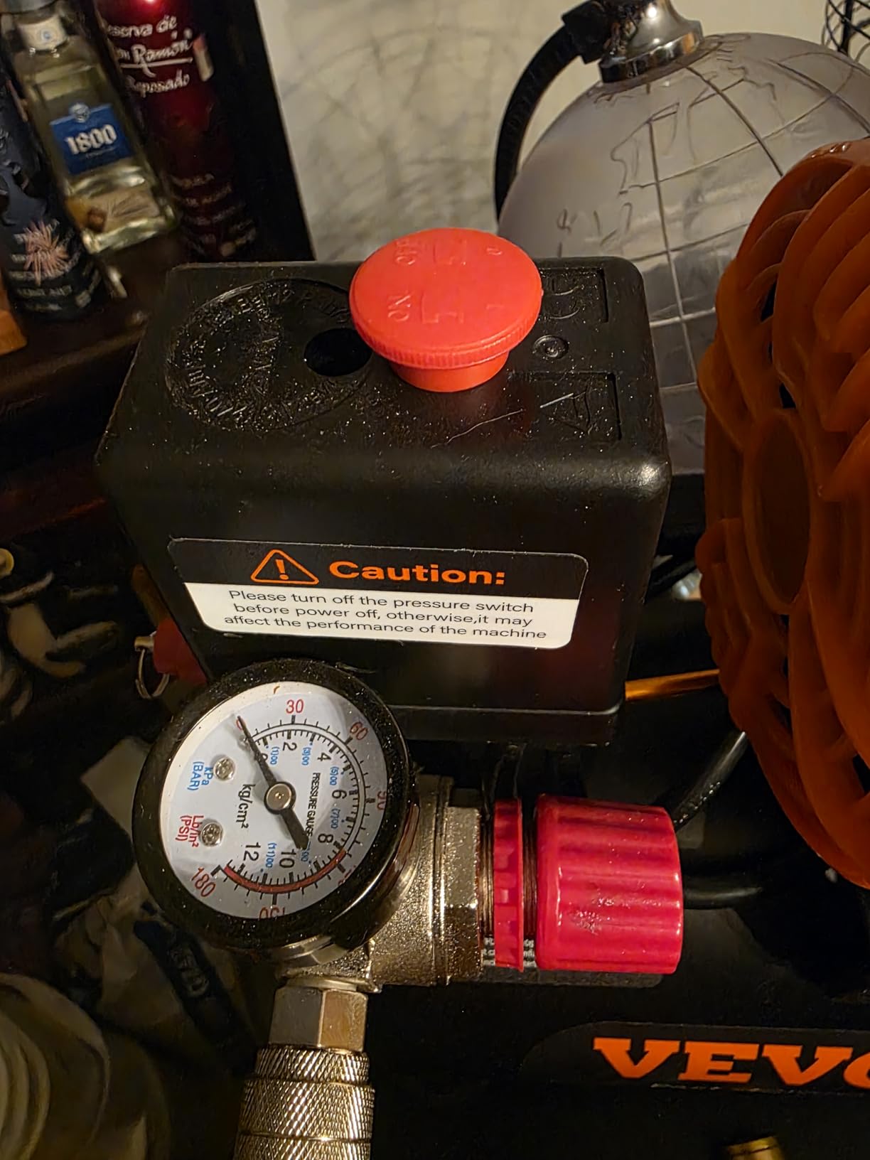 VEVOR Air Compressor, 8 Gallon Steel Tank, 1HP 2.2 CFM@90 PSI Oil Free Air Compressor & Max. 120PSI Pressure, 80dB Ultra Quiet Portable Compressor, for Auto Repair, Tire Inflation, Spray Painting customer photo 1