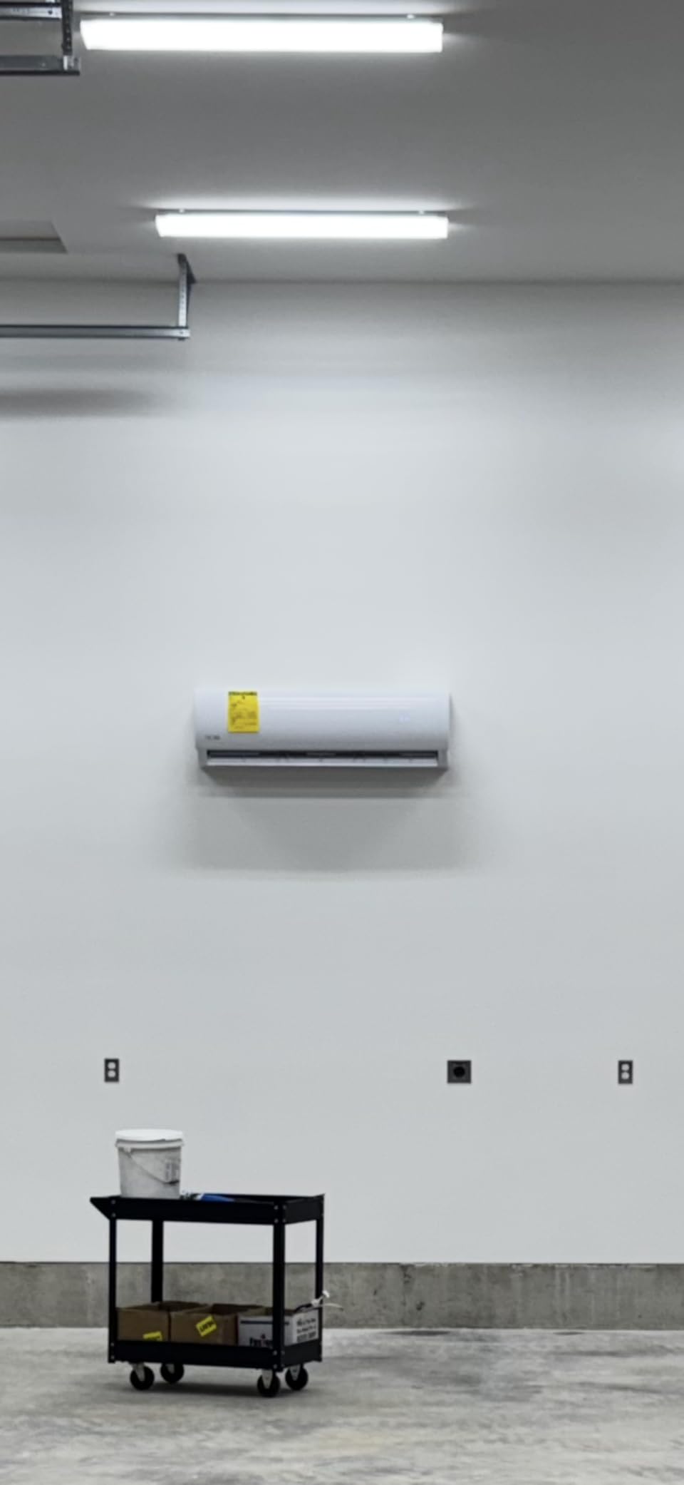 ACiQ Essentials 36000 BTU 230V 20 SEER2 Mini Split AC/Heating System, White customer photo 2
