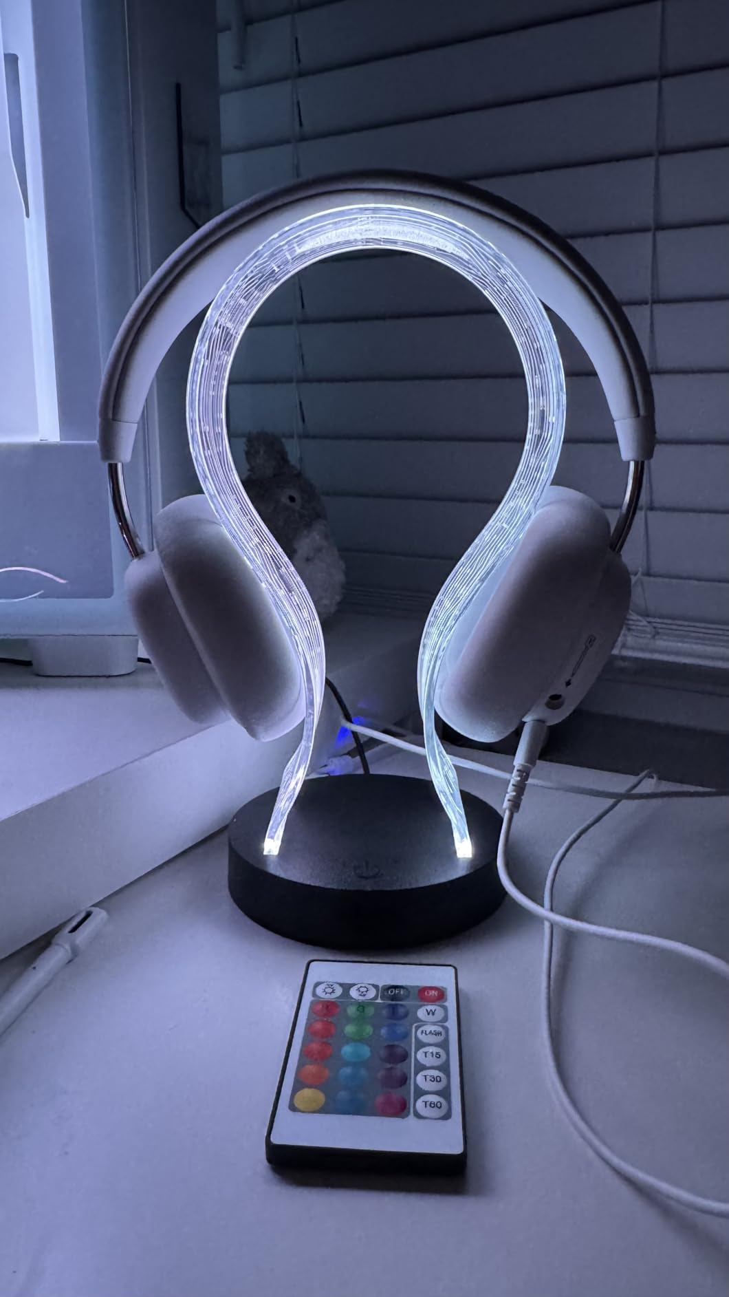 CoolGift Mart Light Up Headphone Stand with 16 Color Lights, PCB Pattern Acrylic Headset Stand with 1 USB and 1 Type-C Charging Ports, Gifts for Gamers Men Boy Father Dad and DJ Music Lovers customer photo 2