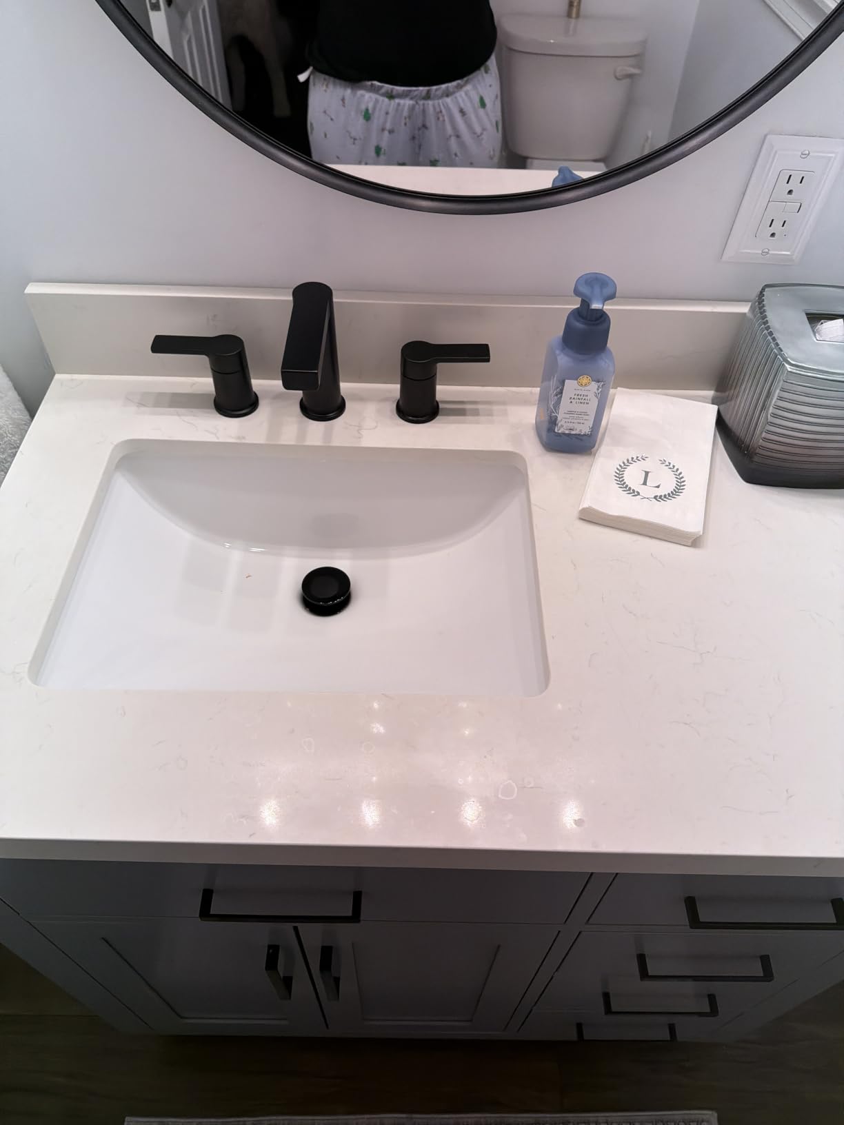 ARIEL Hepburn 36-inch Bathroom Vanity with Sink,Solid Wood, 1.5-inch Carrara White Quartz Countertop, Single Rectangular Porcelain Sink, 2 Soft Closing Doors, 5 Dovetail Drawers, White Oak customer photo 2