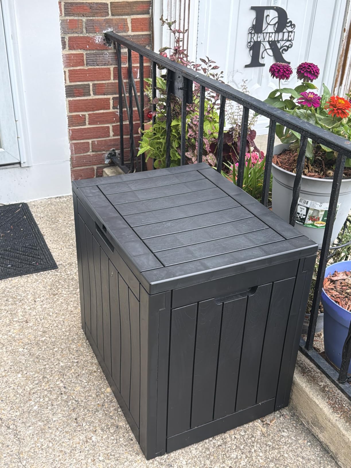 35 Gallon Outdoor Deck Box Lockable Waterproof Storage Black customer photo 1