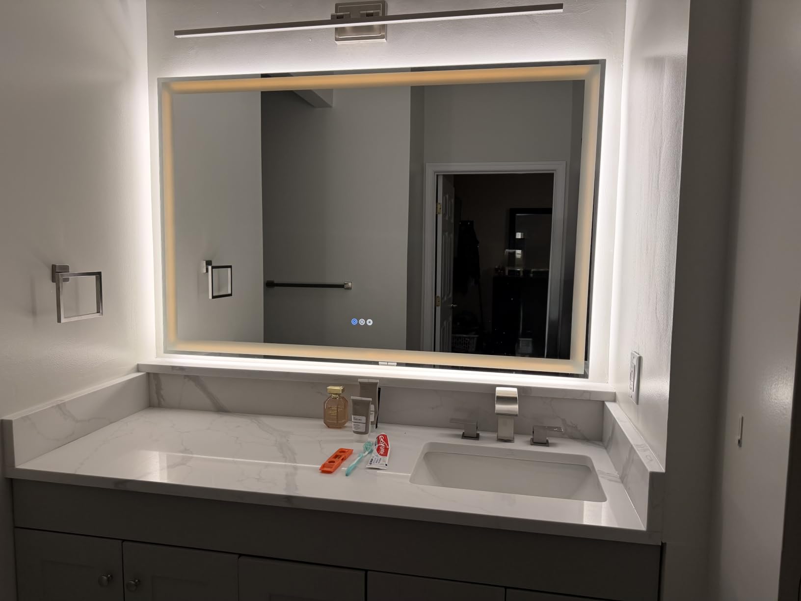 24x32 LED Bathroom Mirror, 6000LM, Separate Front and Back Lights customer photo 1
