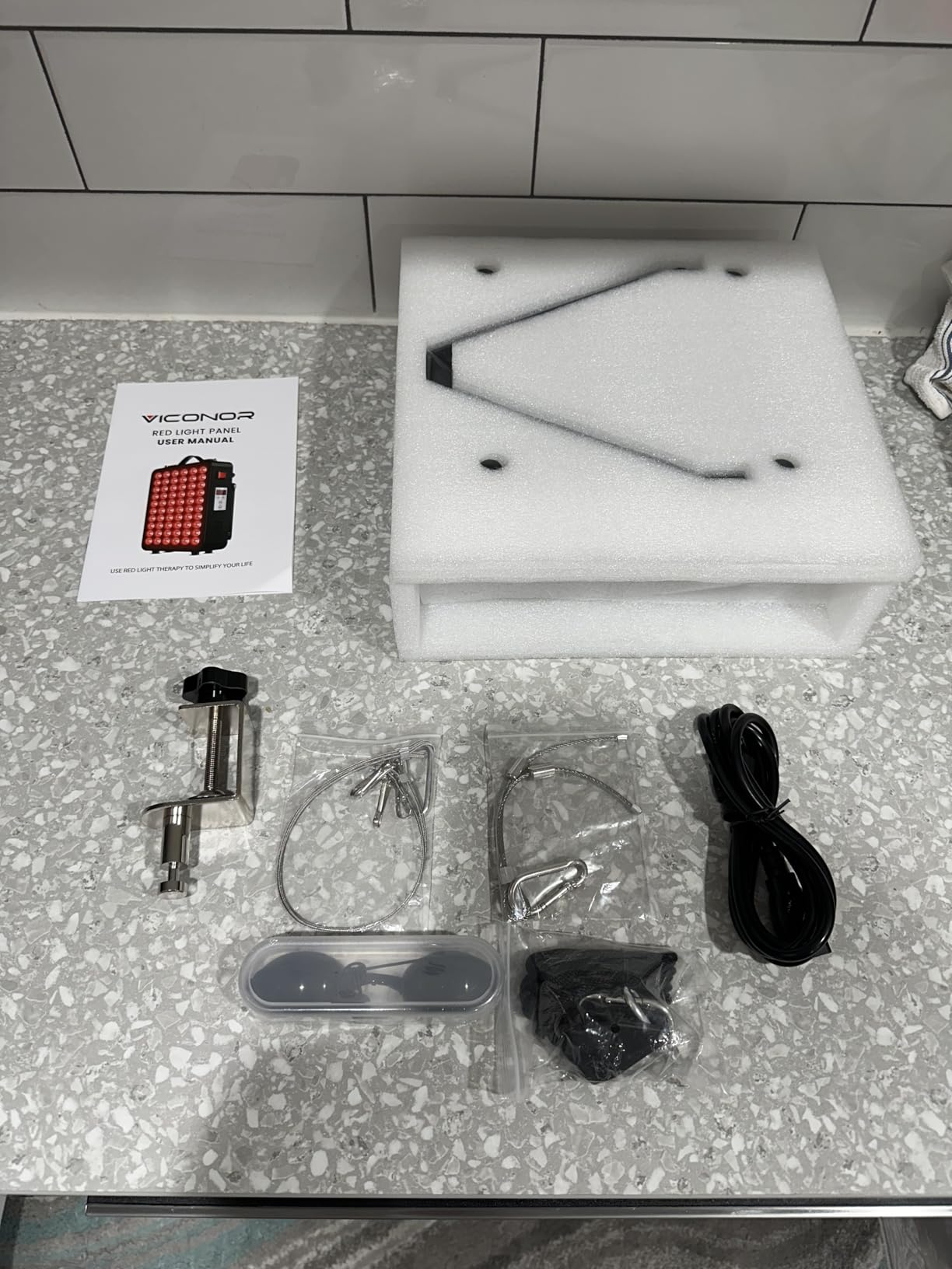 Red Light Therapy for Body, 660nm 850nm Near Infrared Light Therapy Panel, 60 Dual Chip LED Device with 300W of Power, Ideal for Body, Face, Improve Sleep, Skin Health, Includes Hanging Kit & Handle customer photo 1