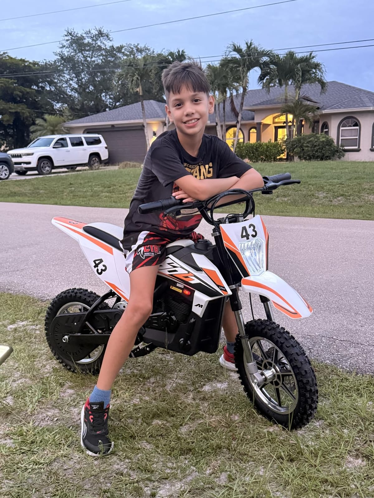 Blitzshark 36V 650W Kids Electric Dirt Bike, Dual Disc Brakes | Off-Road Motocross Style,17 MPH Speed,Aluminum Wheels,Dual Suspension,Twist Grip Throttle,Rubber Tires,Leather Seat customer photo 2