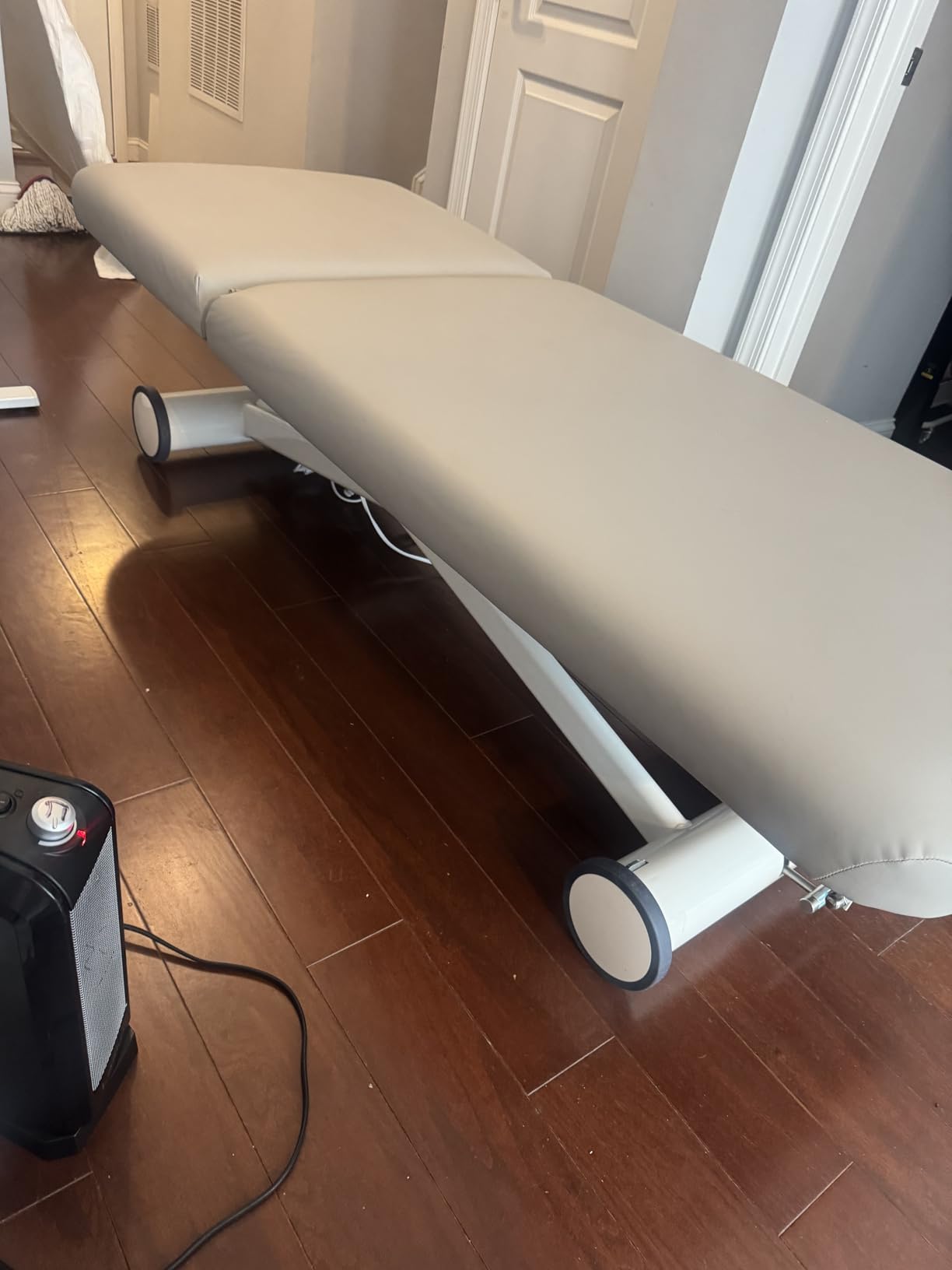 Dual Motor Electric Massage Table with Locking Casters – Professional Height & Backrest Adjustable Treatment Table, Ultra-Stable Frame, 2-Layer Medical Foam, Easy Mobility for Clinic & Spa customer photo 2