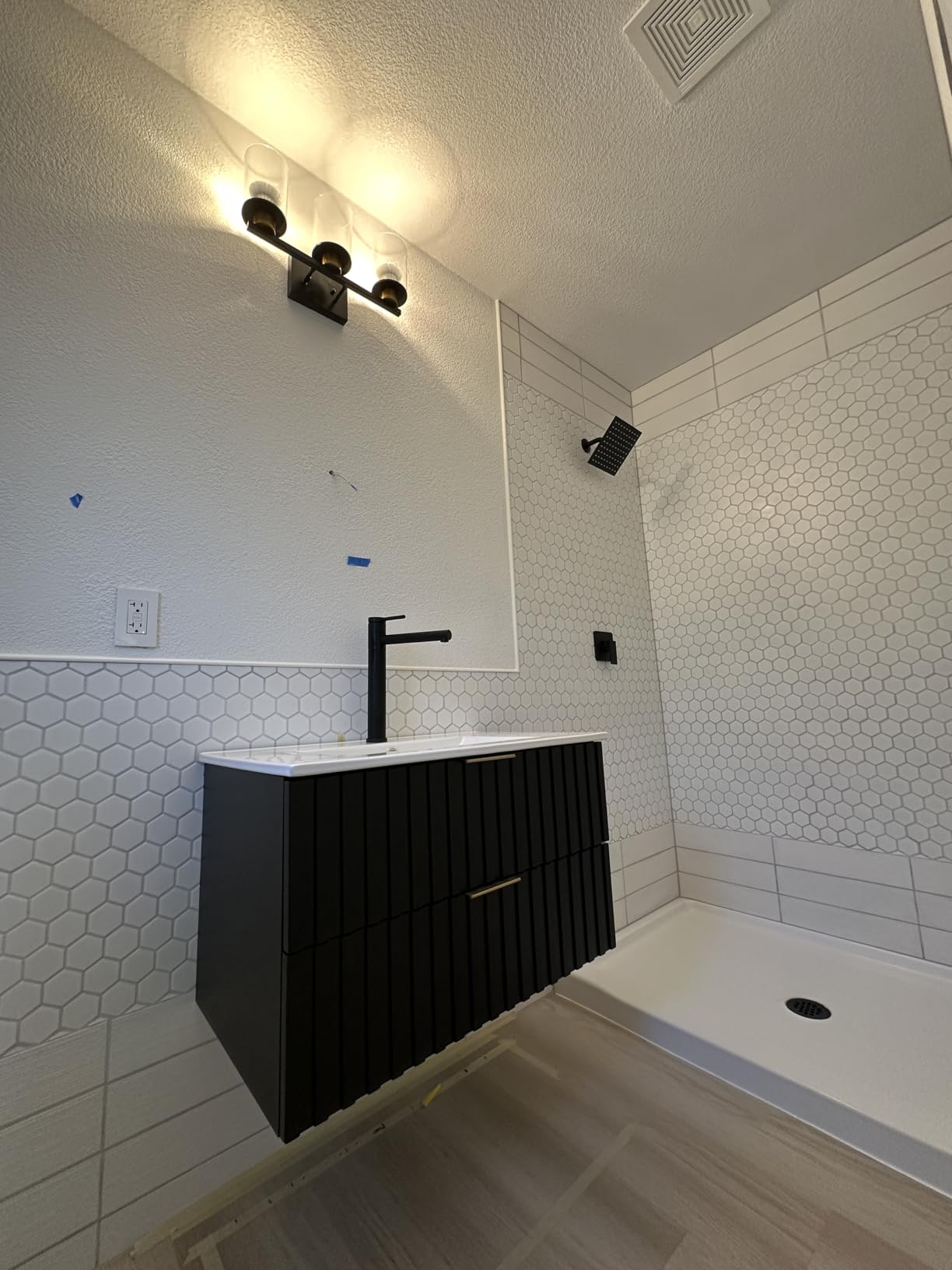 ONBRILL 30 Inch Bathroom Vanity with Ceramic Sink, Floating Vanity, White customer photo 2
