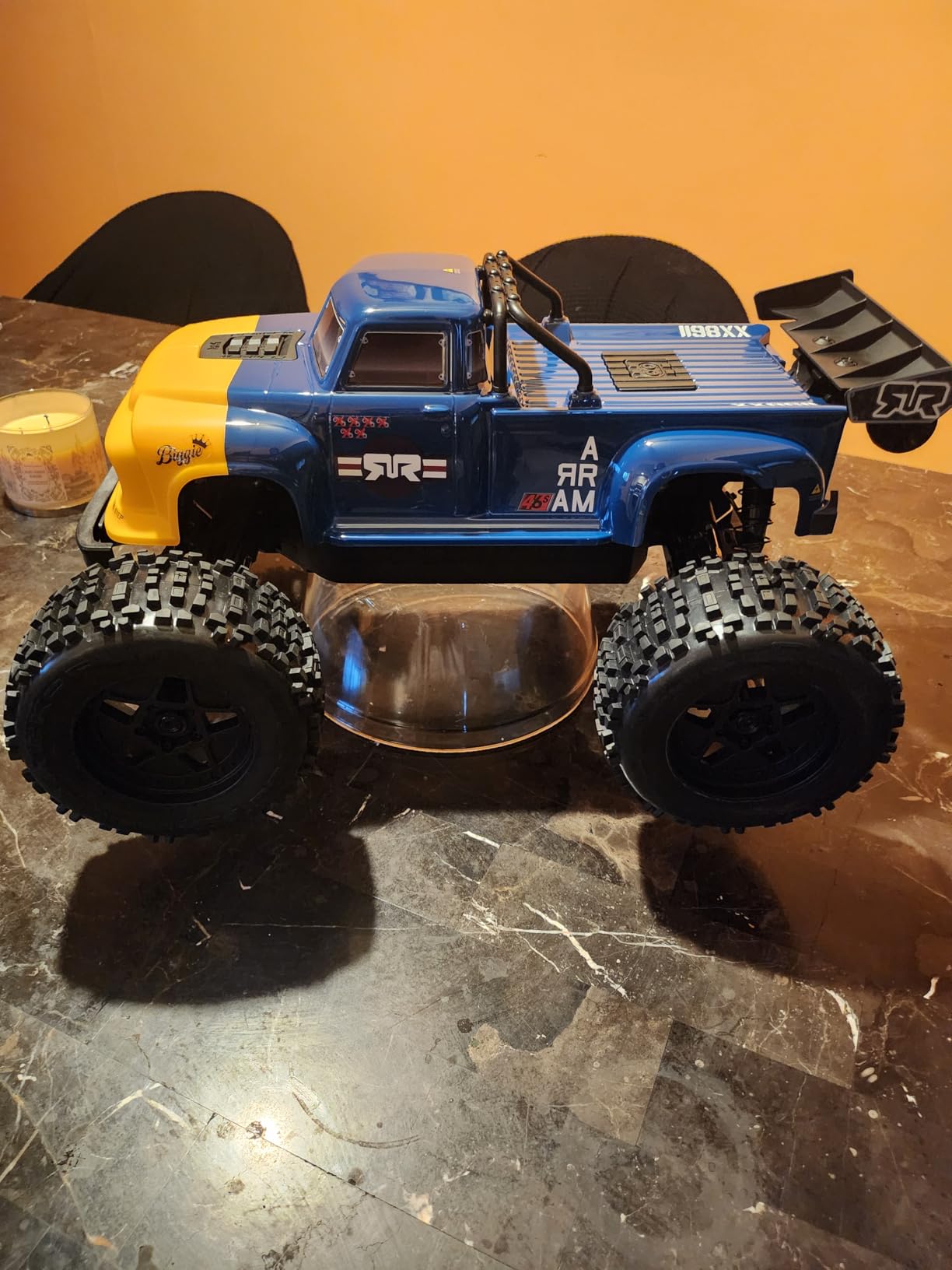 ARRMA RC Truck 1/8 Notorious 4X4 6S BLX BRUSHLESS V6 Stunt Truck RTR (Battery and Charger Not Included), (Black), ARA8611V6T1 customer photo 1