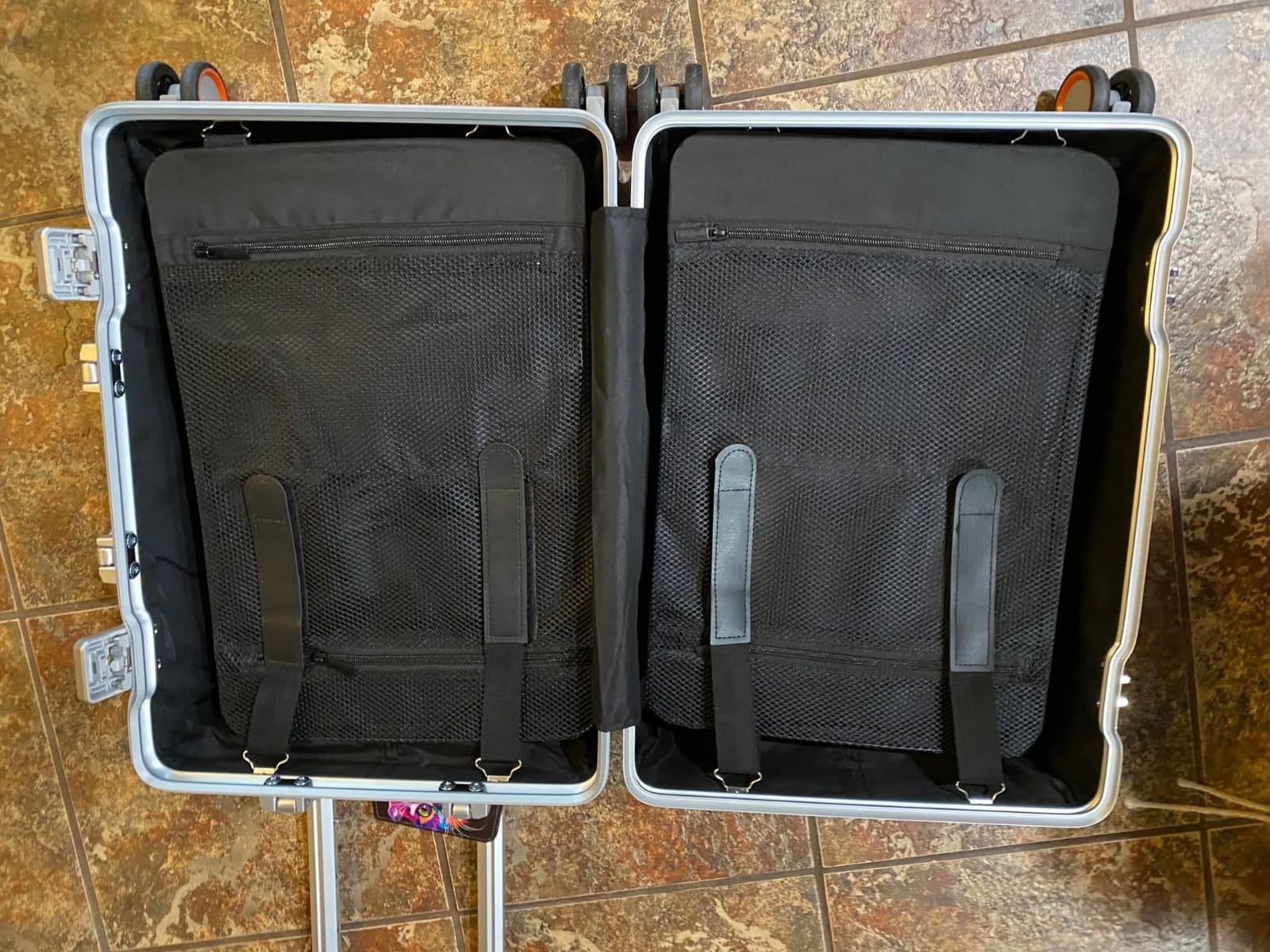 VentureVault All Aluminum 20 Inch Carry On Luggage With Wheels, Silver customer photo 1