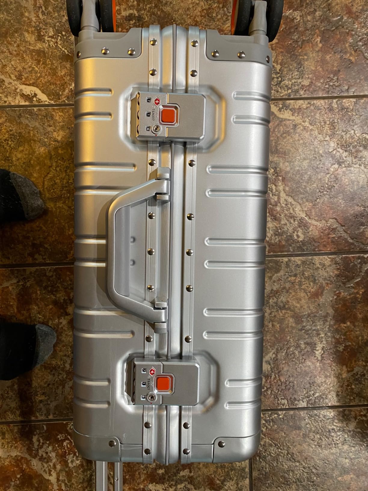 VentureVault All Aluminum 20 Inch Carry On Luggage With Wheels, Silver customer photo 2