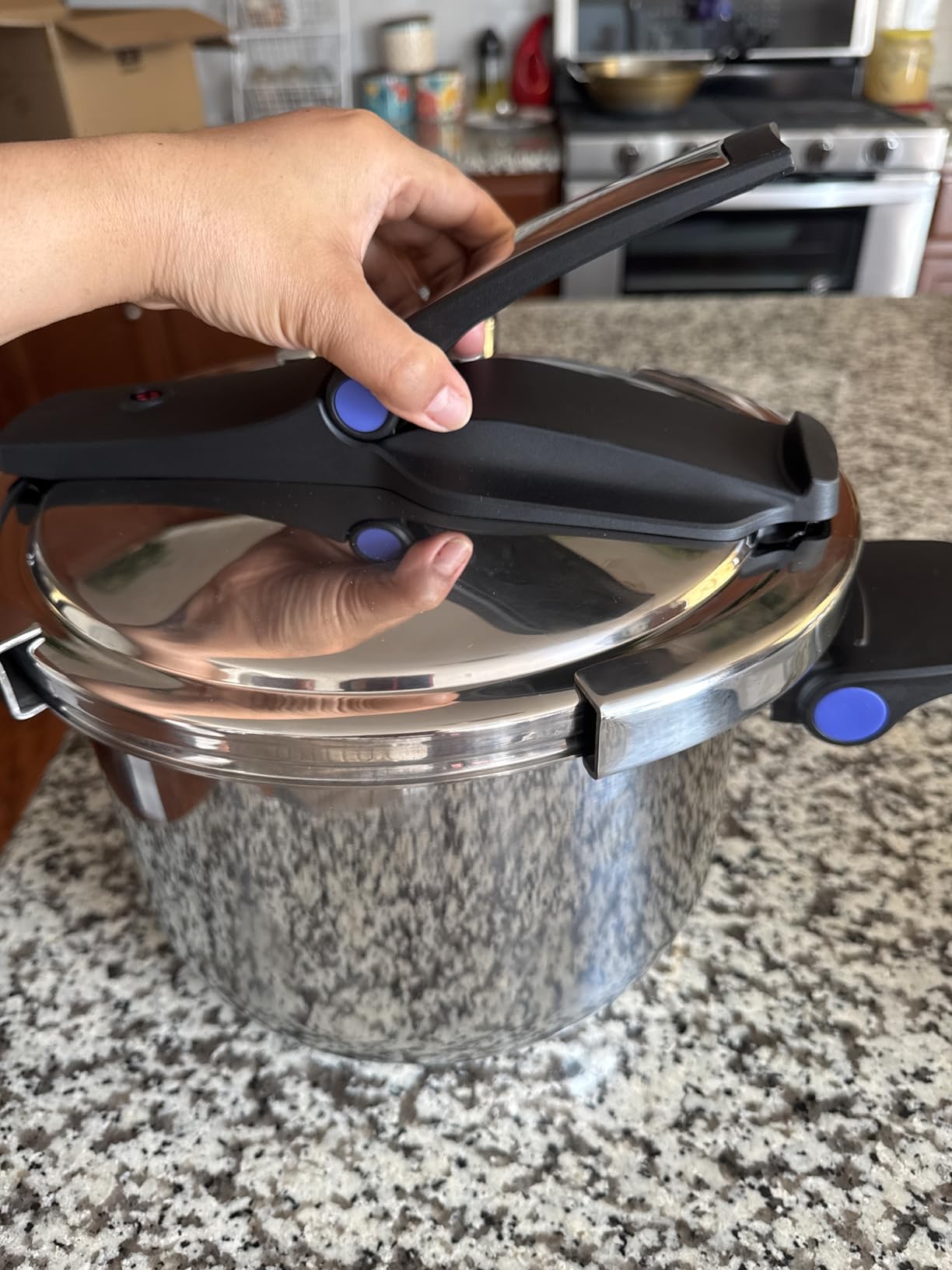 KOBACH 8QT Stainless Steel Pressure Cooker, Olla de presion, Cooking Pressure Cooker, Compatible with Induction and Gas Stovetops, Dishwasher Safe, One-Hand Opening Design customer photo 1
