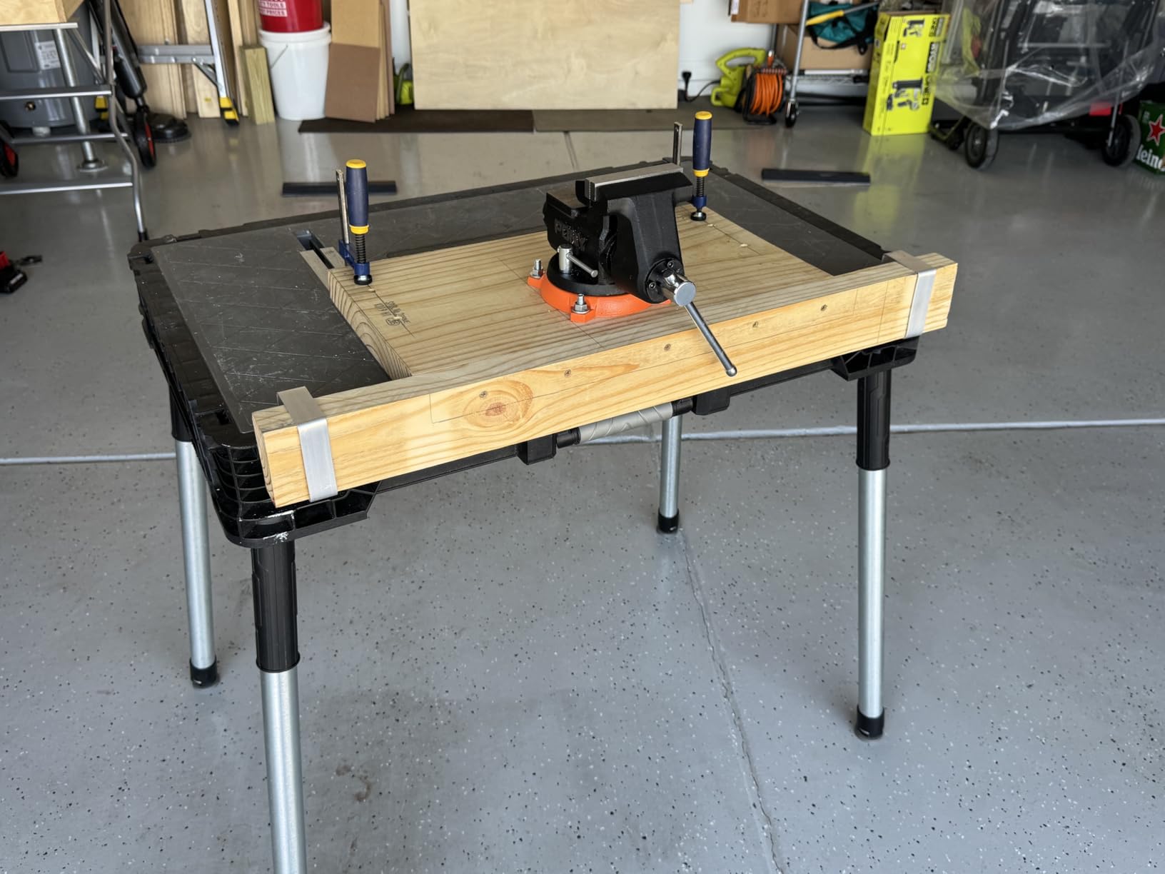 PONY 6 Inch Heavy Duty Bench Vise, 8800LBS Clamping Force Pro Workshop Vise customer photo 1
