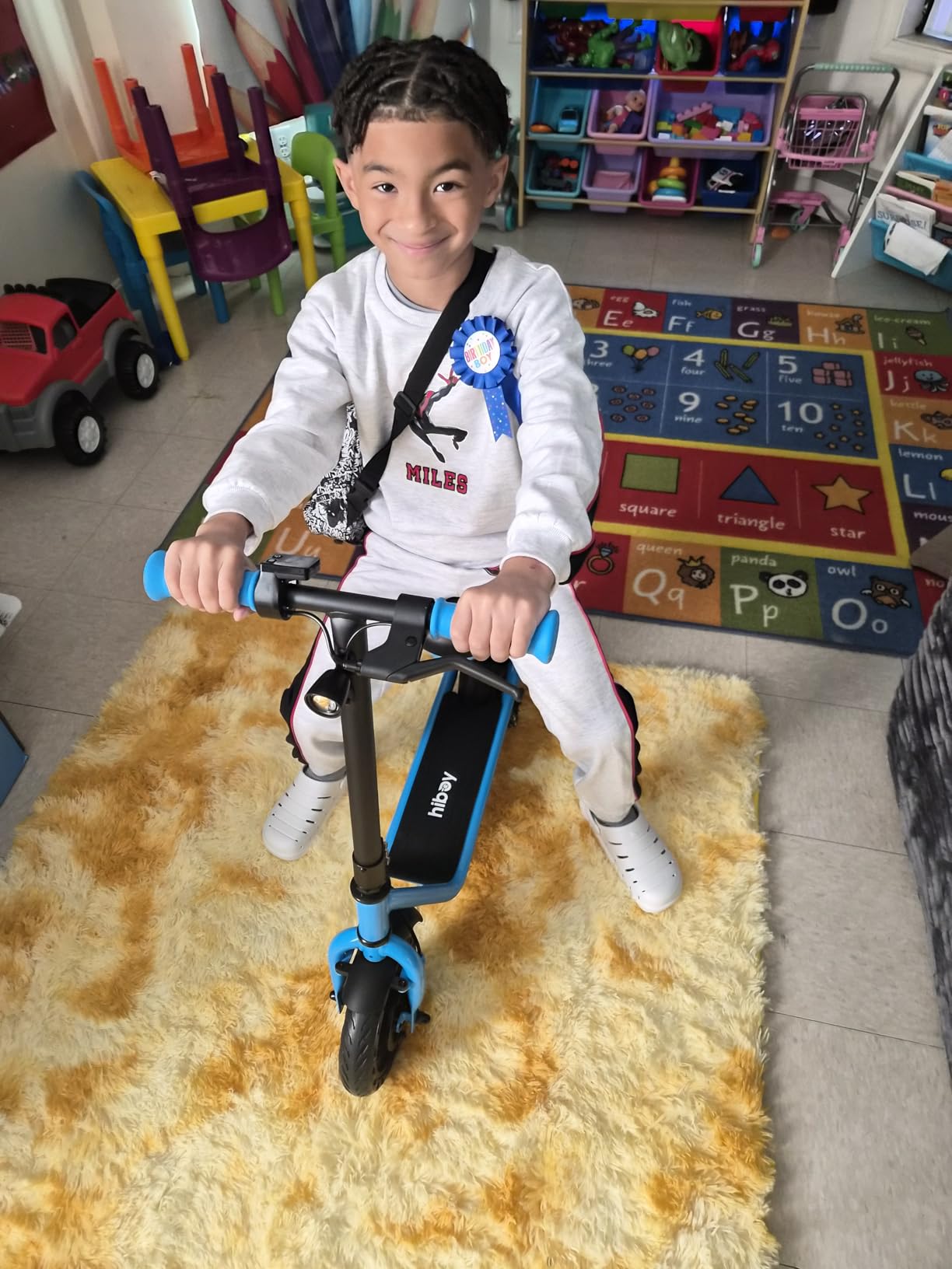 Hiboy Q2 Lite Electric Scooter for Kids w/Seat, 3-Speed, Brake, Ages 4-10 customer photo 1