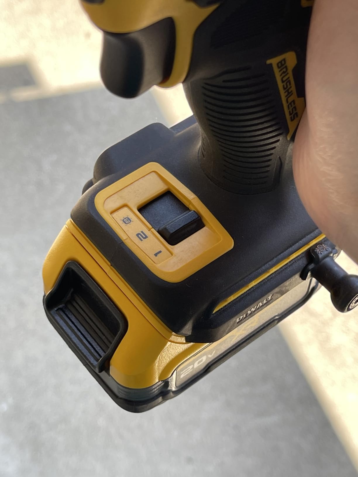 DEWALT 20V MAX 1/4 Inch Hydraulic Impact Driver (DCF870B) | Quiet, Brushless Cordless, XR Extreme Runtime, LED Halo Ring, Battery Not Included customer photo 2