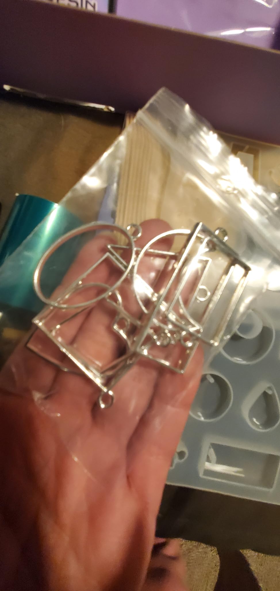 HeyClear 300g UV Resin Molds Kit with Light for Jewelry Making, Keychains customer photo 2