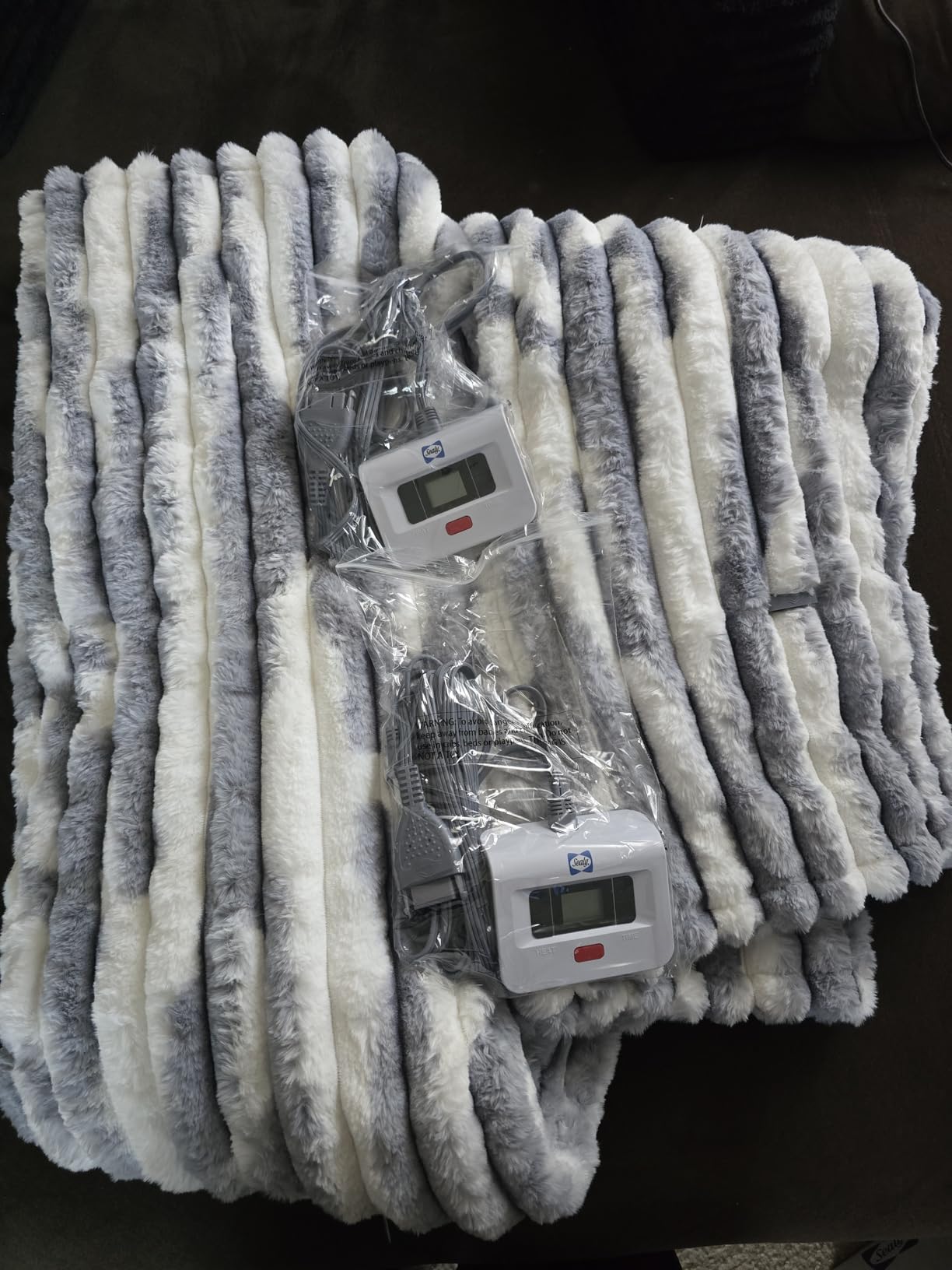 Sealy Electric Blanket Throw 50×60, Faux Fur to Sherpa, Charcoal customer photo 1