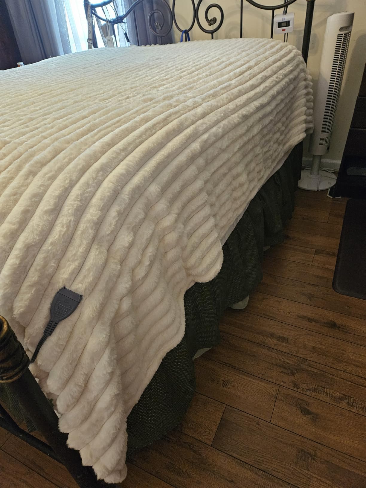 Sealy Electric Blanket Throw 50×60, Faux Fur to Sherpa, Charcoal customer photo 2