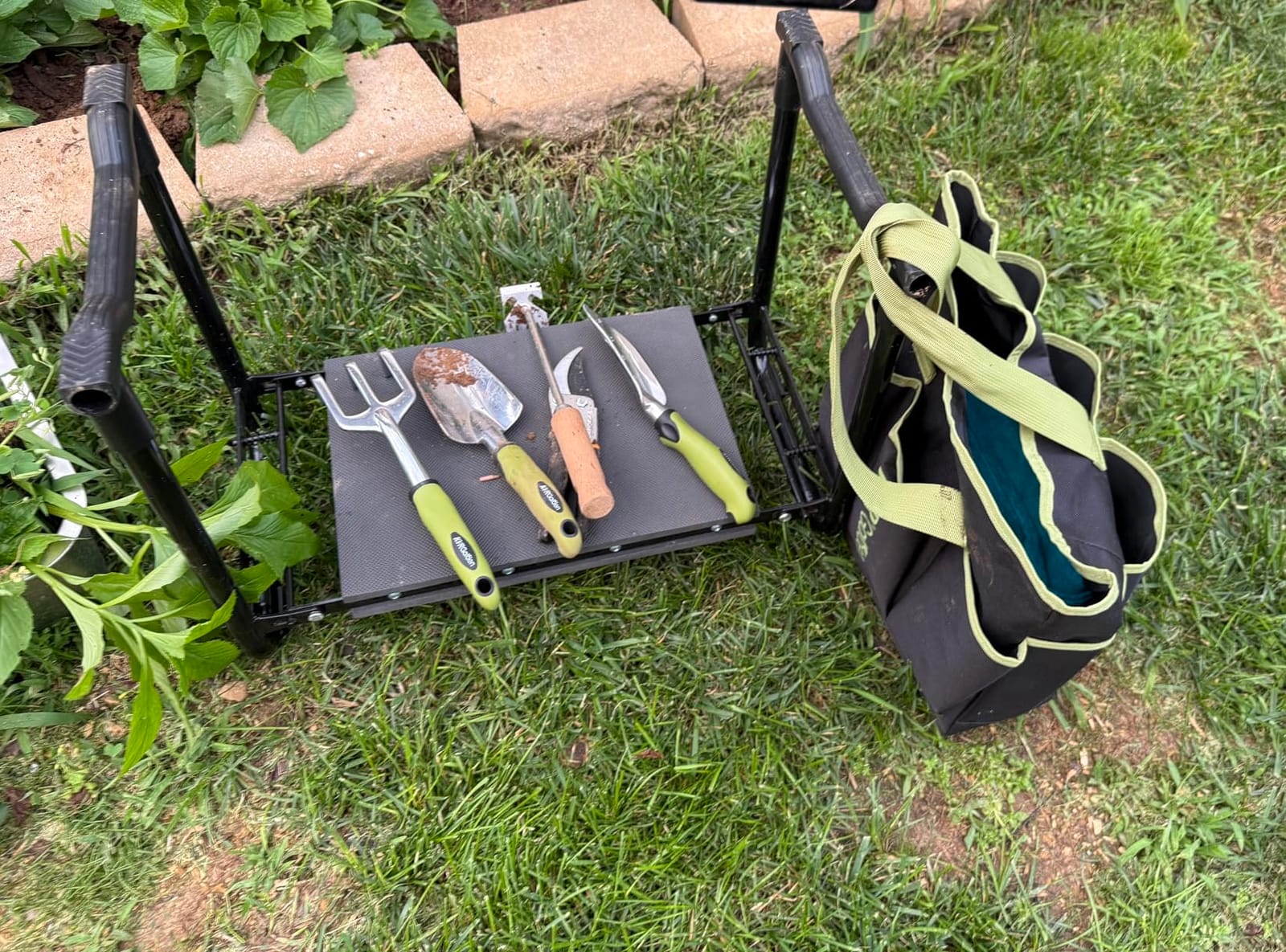 KVR Garden Kneeler and Seat Heavy Duty, 7-Piece Foldable Gardening Bench & Stool Set with 3 Aluminum Tools, 2 Secure Tool Pouches and Double-Layer Tote Bag, Gift for Seniors customer photo 1