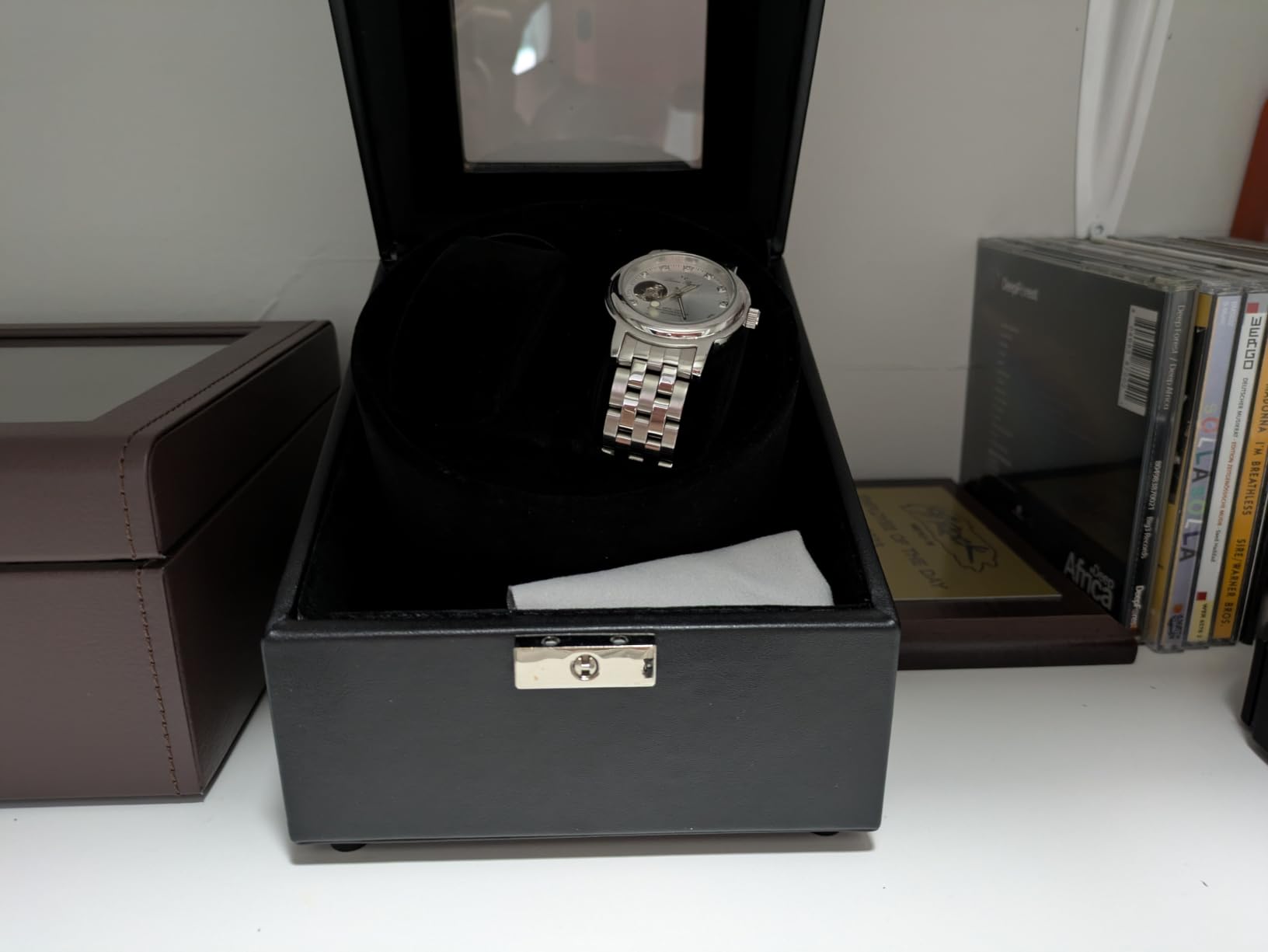 SONGMICS Automatic Single Watch Winder Box, Quiet Motor, LED Light, Lock customer photo 1