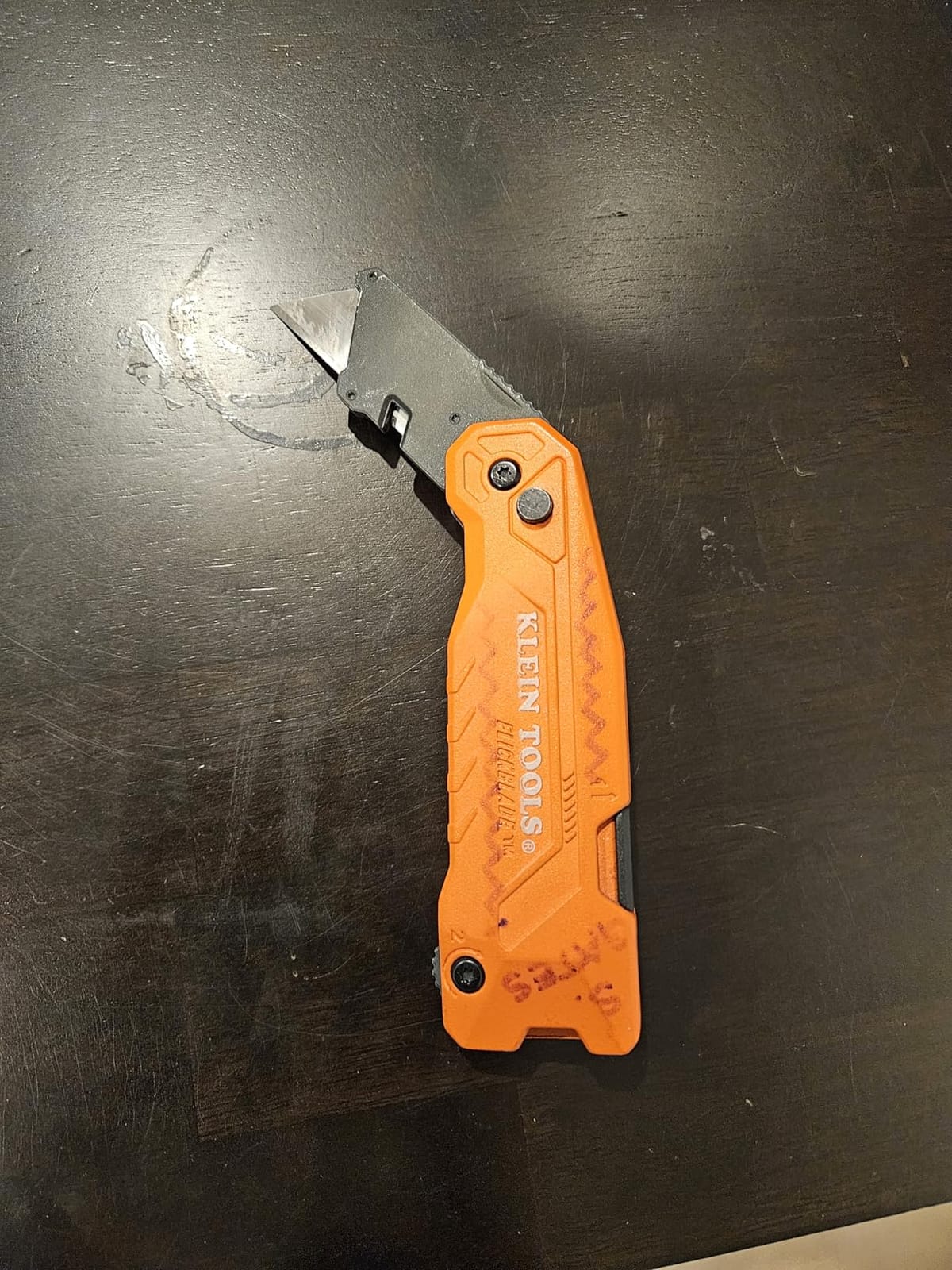 Klein Tools 44306 FLICKBLADE 2-in-1 Folding Utility Knife and Scraper with Built-In Blade Storage customer photo 1