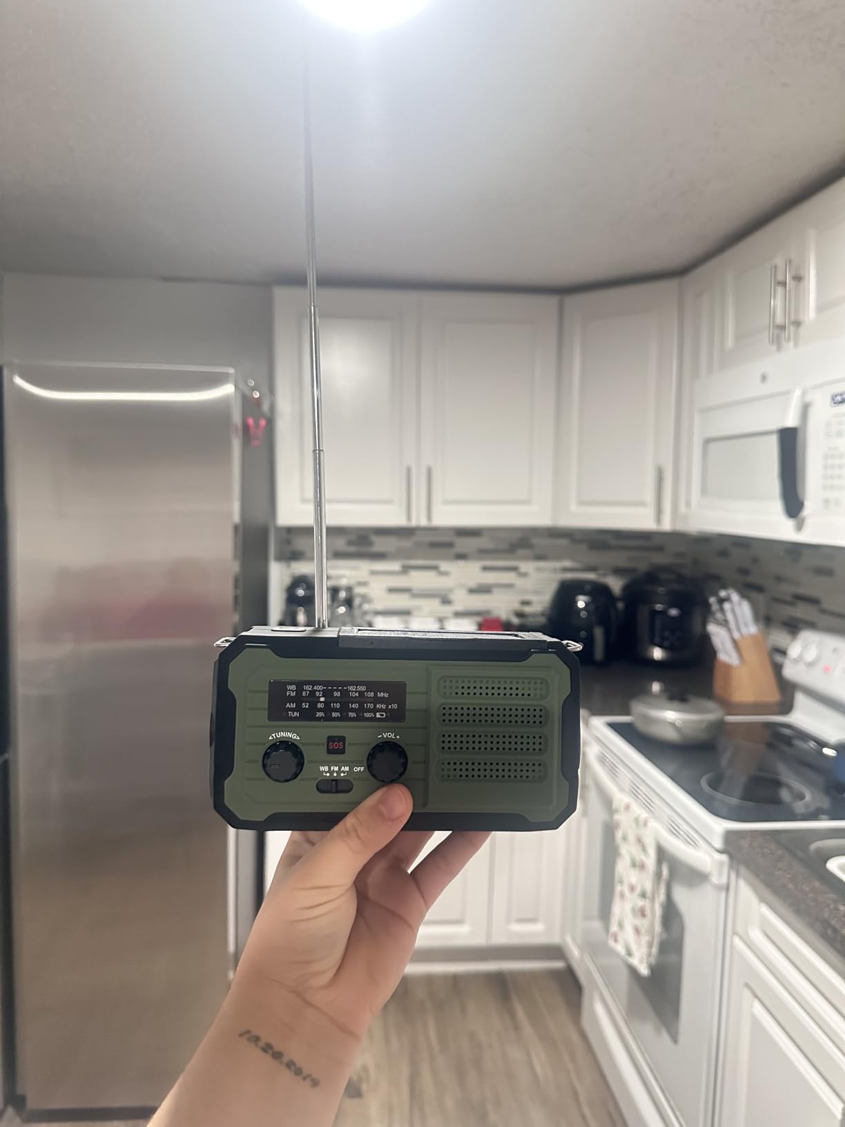 Emergency Radio Hand Crank Solar, 10000mAh/37000mWh Emergency Weather Radio customer photo 1