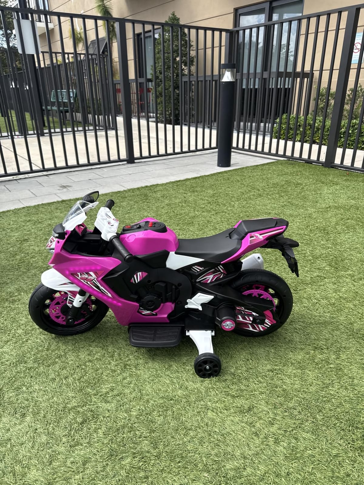 Kid Trax 6V Glow Electric Toddler Kids Motorcycle - Toddler Bike, Indoor/Outdoor Toys, Durable, LED Headlights and Body Light, Realistc Sounds, Kids Ride On Toys, Max Weight 65lbs, Ages 3+, Blue customer photo 2