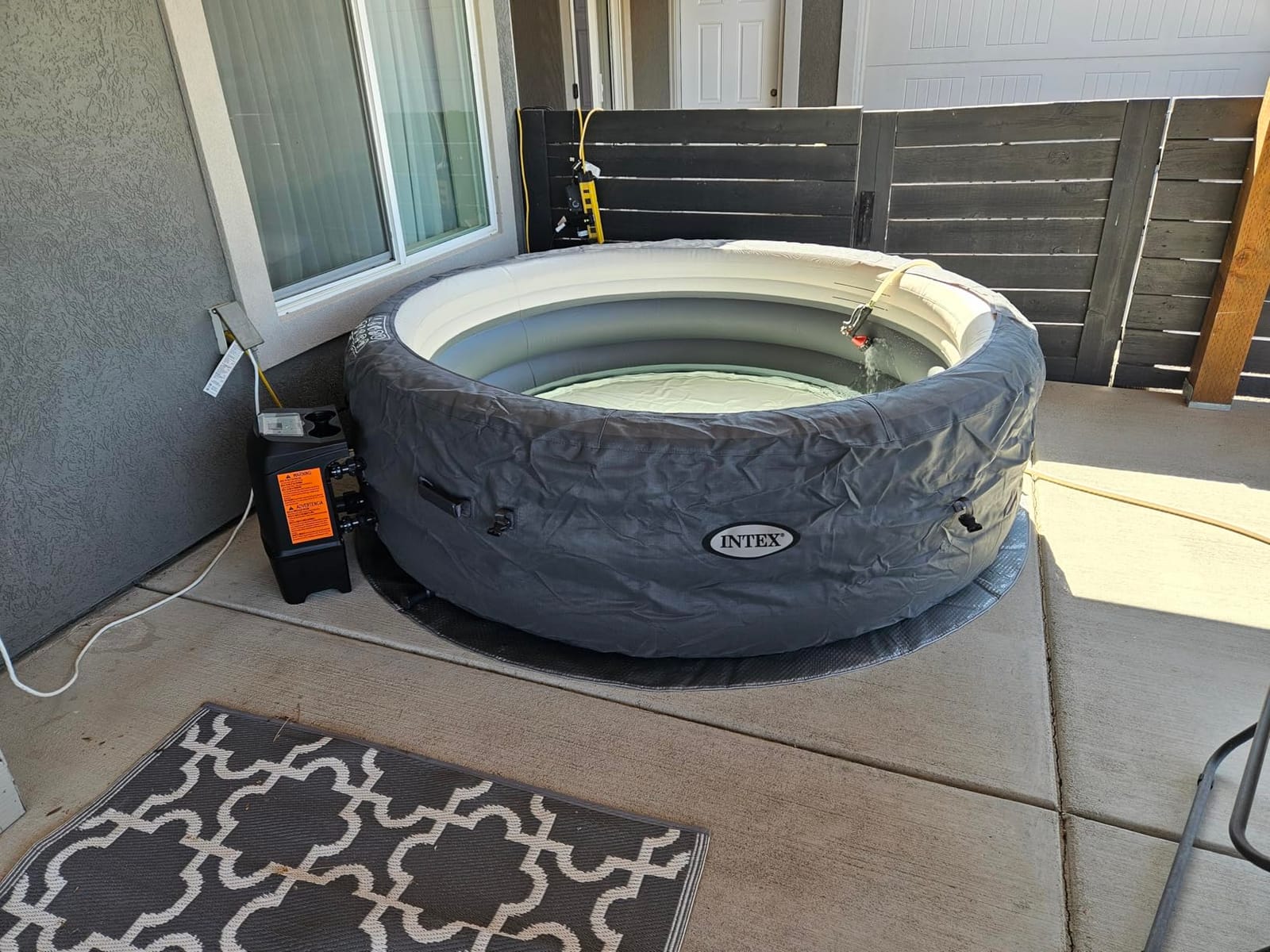 INTEX SimpleSpa 6 Person Inflatable Hot Tub, Portable Spa with 140 Jets customer photo 1